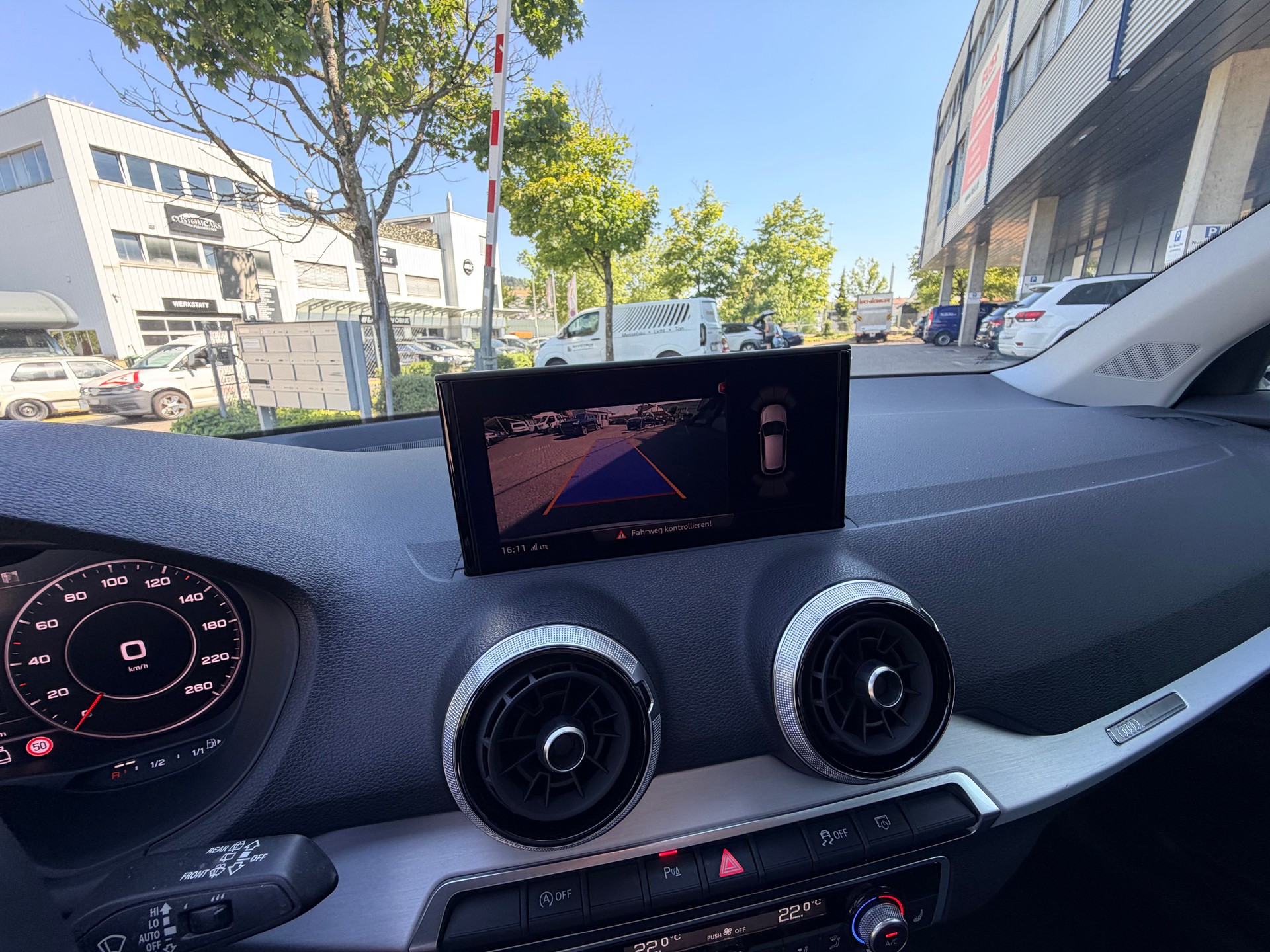 AUDI Q2 35 TFSI S line S-tronic-image-13