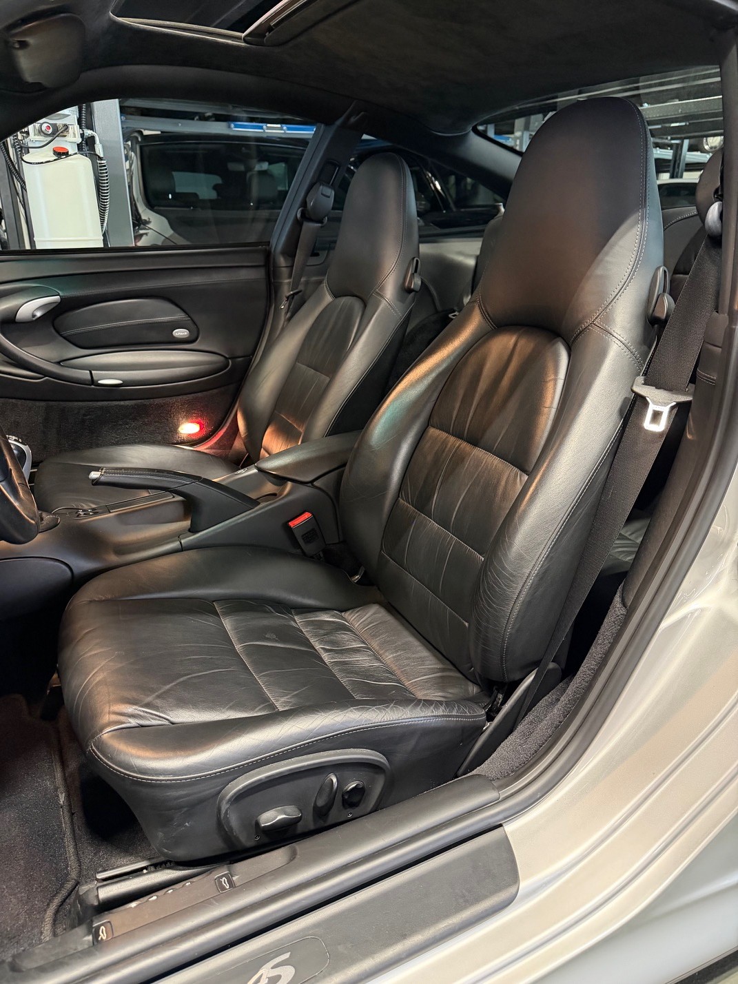 PORSCHE 911 Carrera 4S *PLUS 1/50 world - X51*-image-9