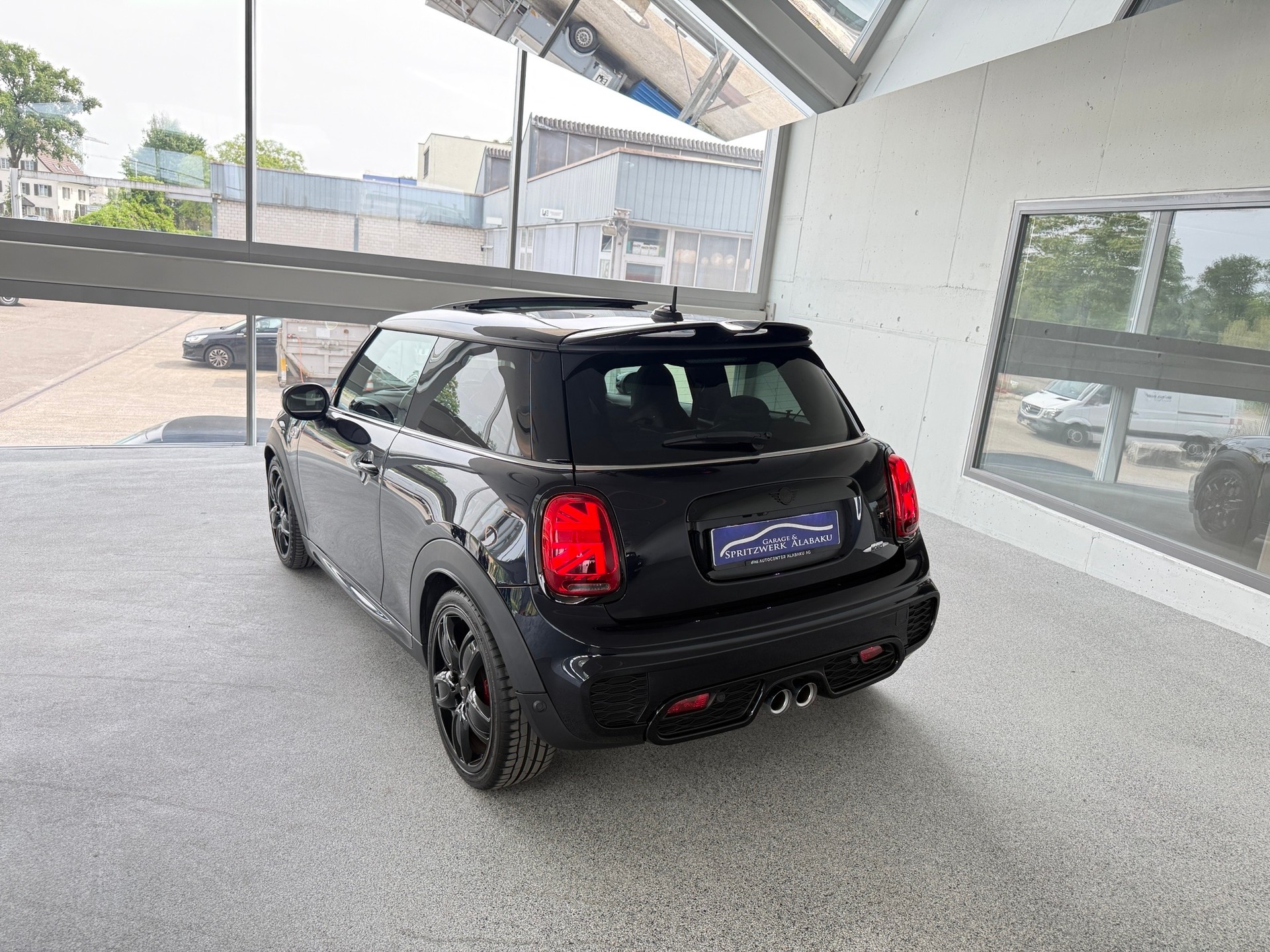 MINI Cooper John Cooper Works Steptronic-showroom-element-3