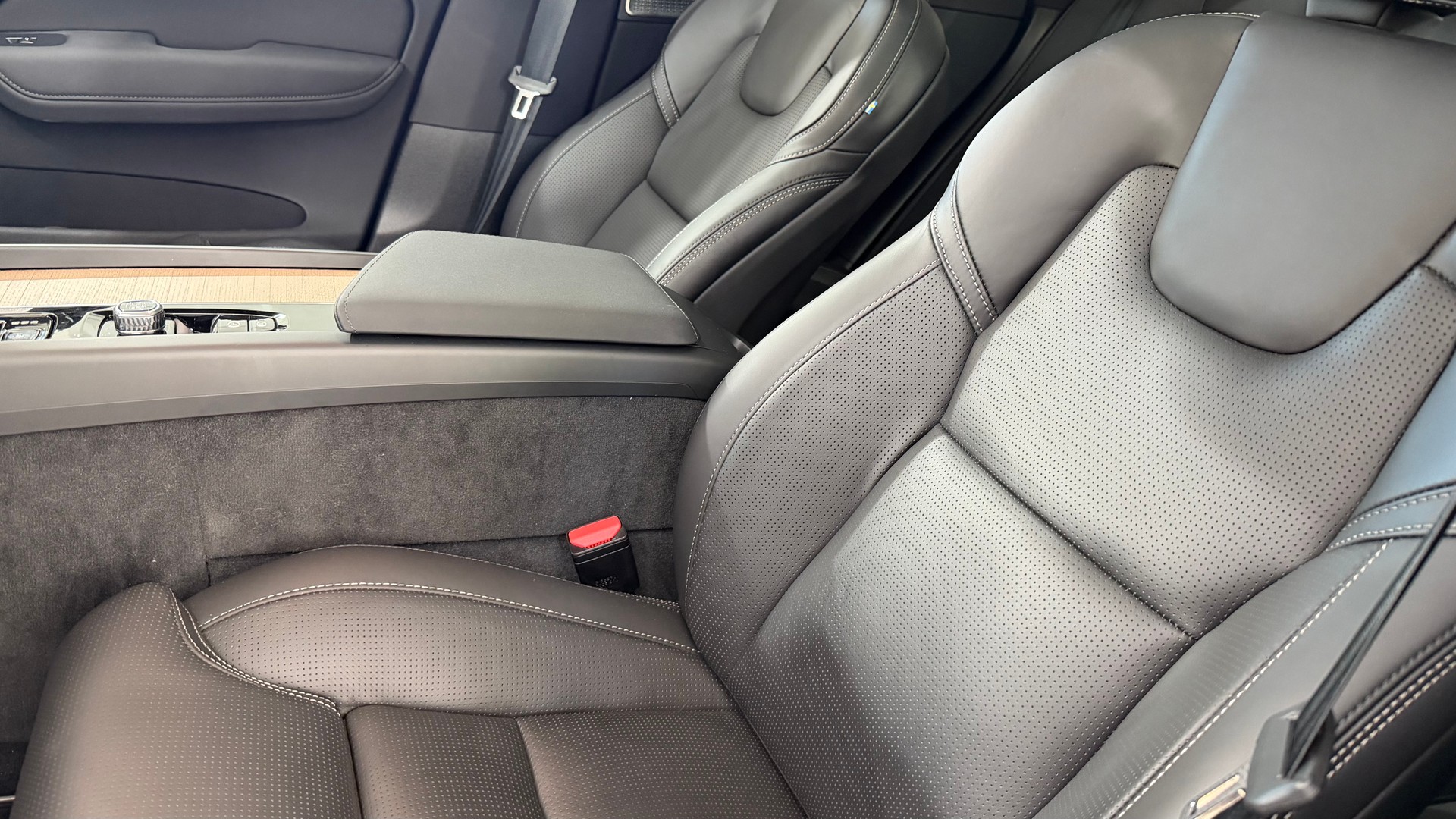 VOLVO XC60 2.0 T6 TE Ultra Dark eAWD-image-5
