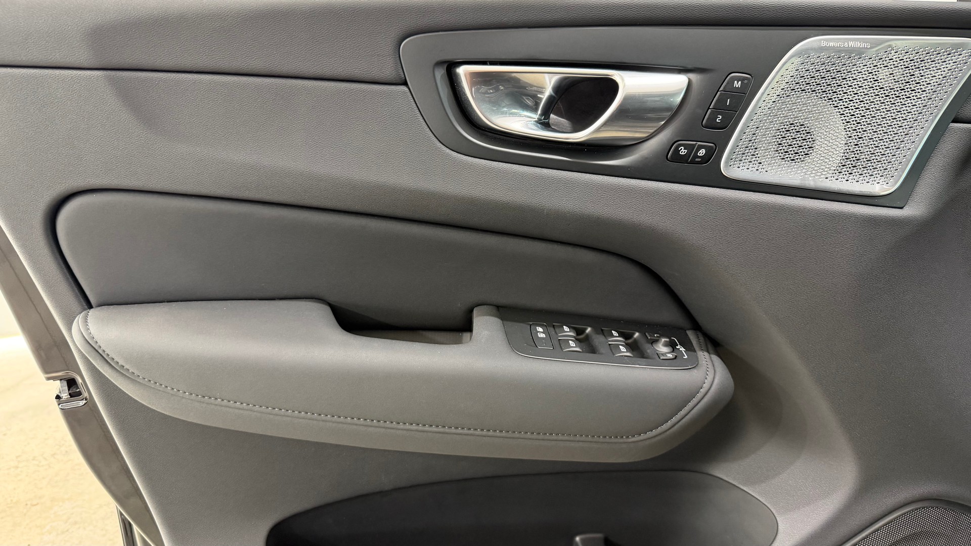 VOLVO XC60 2.0 T6 TE Ultra Dark eAWD-image-12