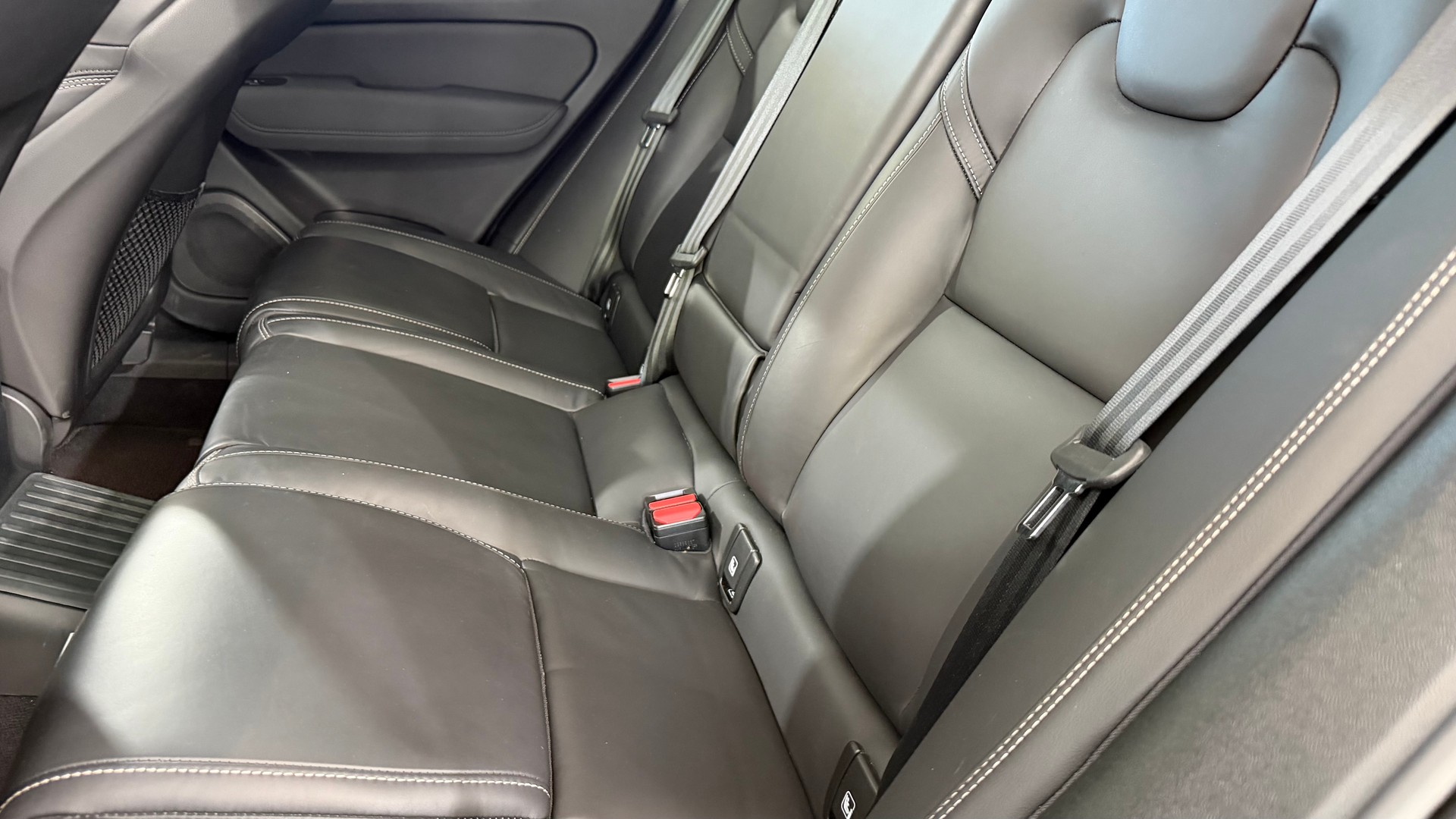 VOLVO XC60 2.0 T6 TE Ultra Dark eAWD-image-6