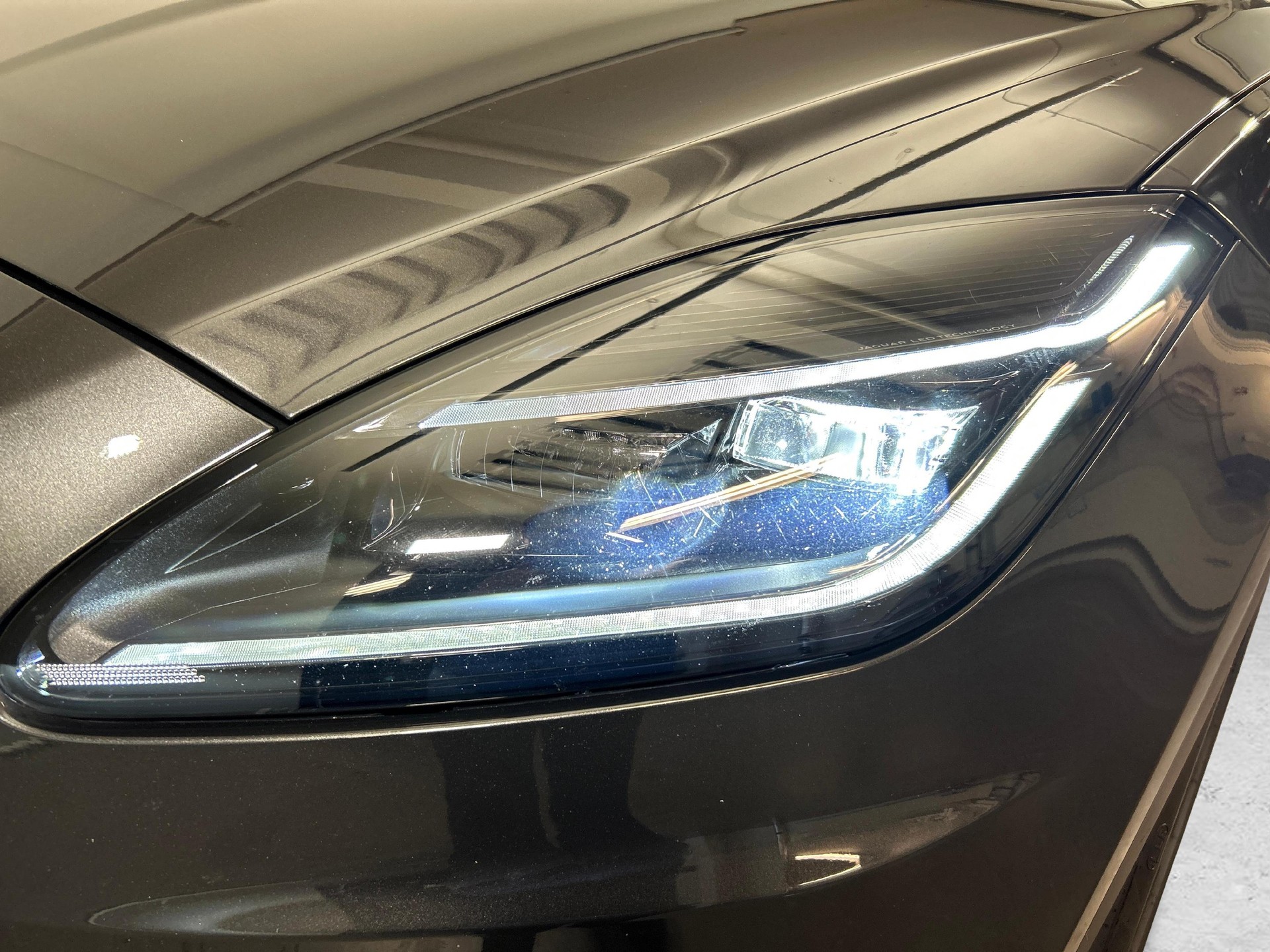 JAGUAR E-Pace 1.5 T 300e R-Dynamic SE AWD-image-15