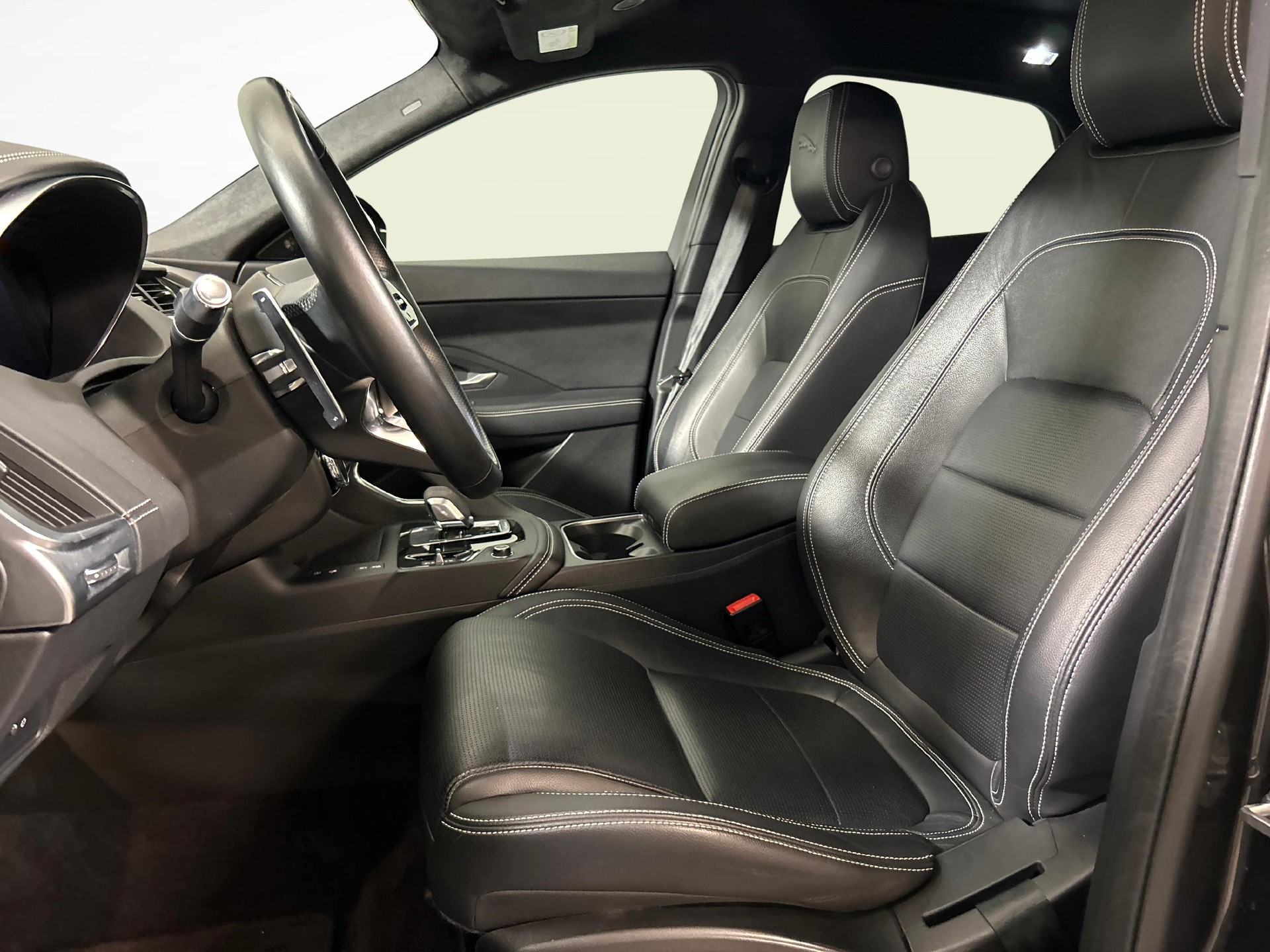 JAGUAR E-Pace 1.5 T 300e R-Dynamic SE AWD-showroom-element-3