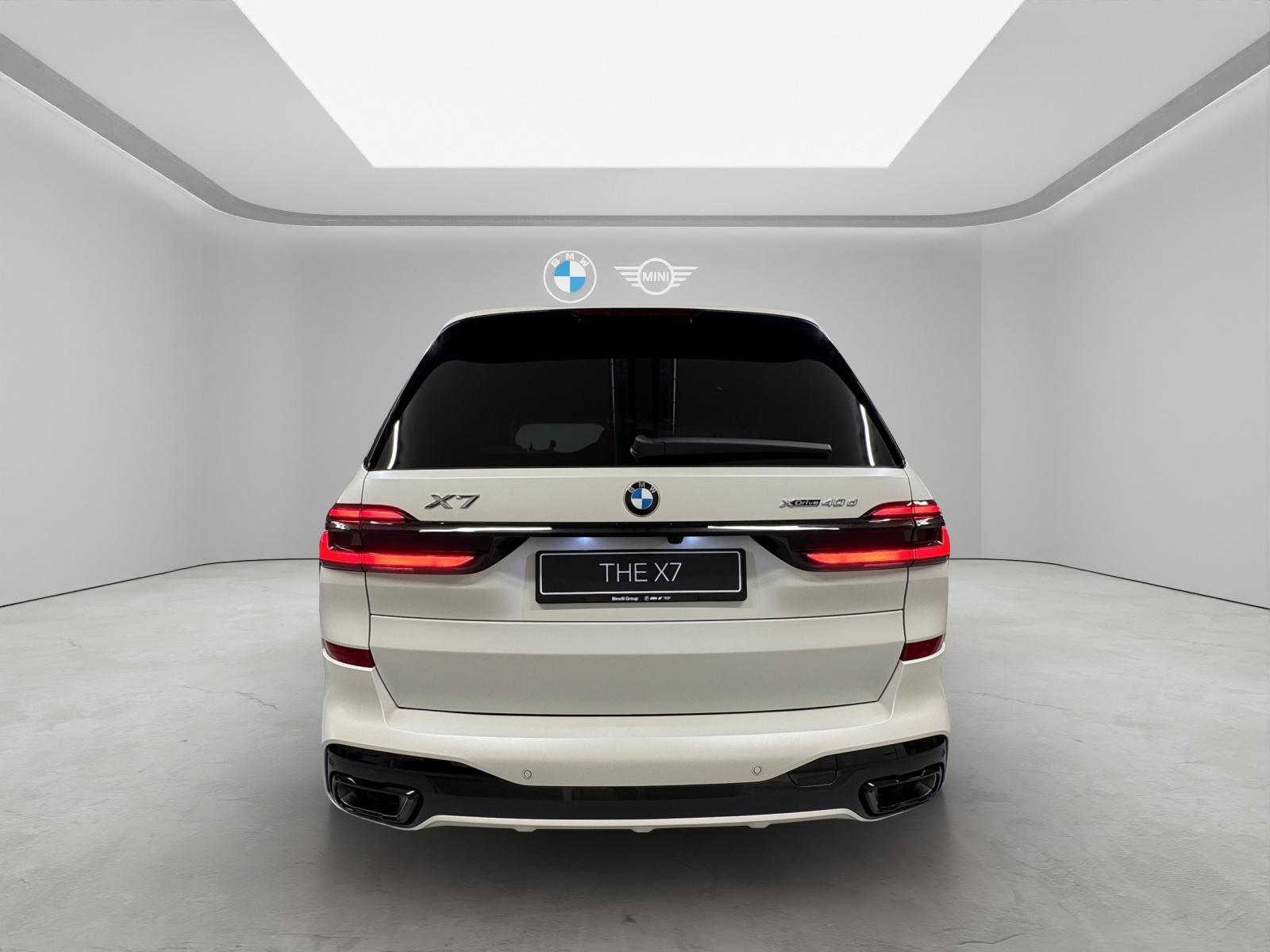 BMW X7 40d xDrive-showroom-element-3
