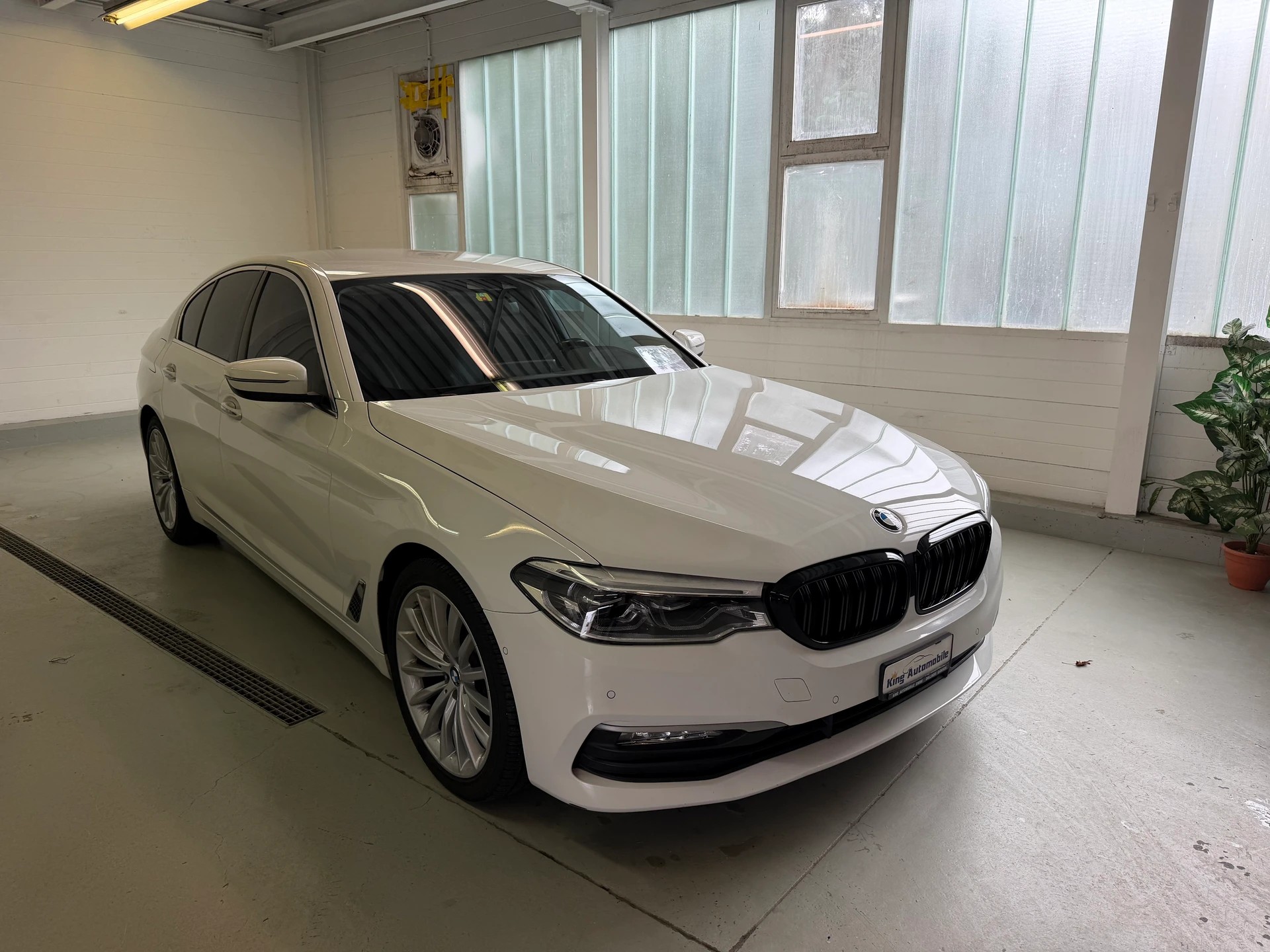 BMW 520d Steptronic | Frisch MFK | Navi | Adaptiv LED | Driving Assistant-showroom-element-3