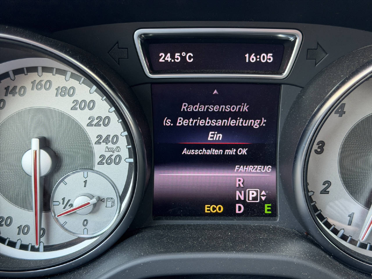 MERCEDES-BENZ GLA-Klasse X156 GLA 200 AMG Line-image-17