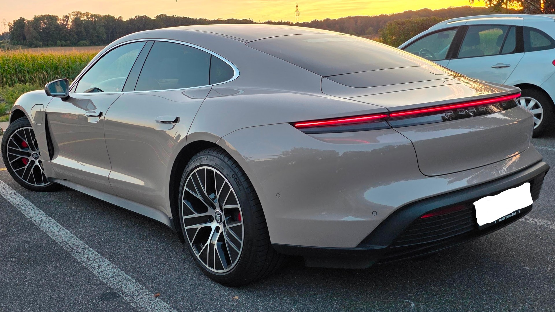 PORSCHE Taycan 4S Performancebatterie Plus (93,4 kWh)-image-1