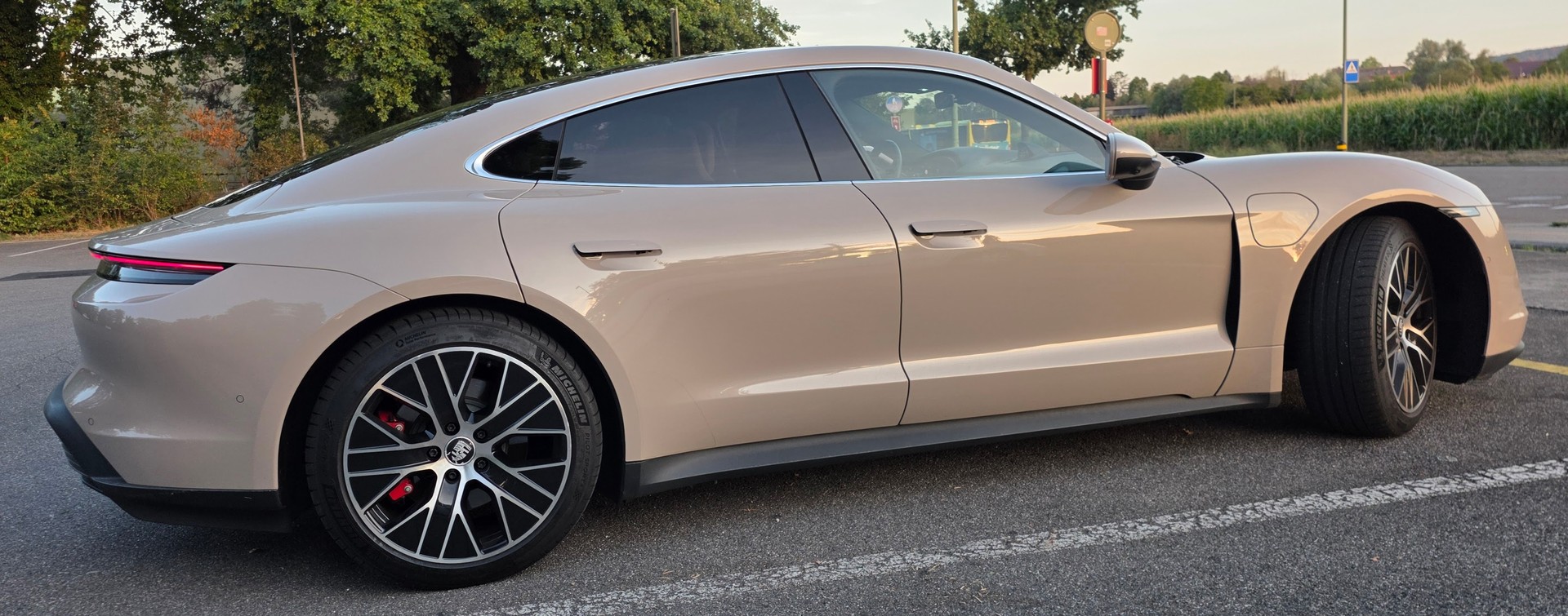 PORSCHE Taycan 4S Performancebatterie Plus (93,4 kWh)-image-6