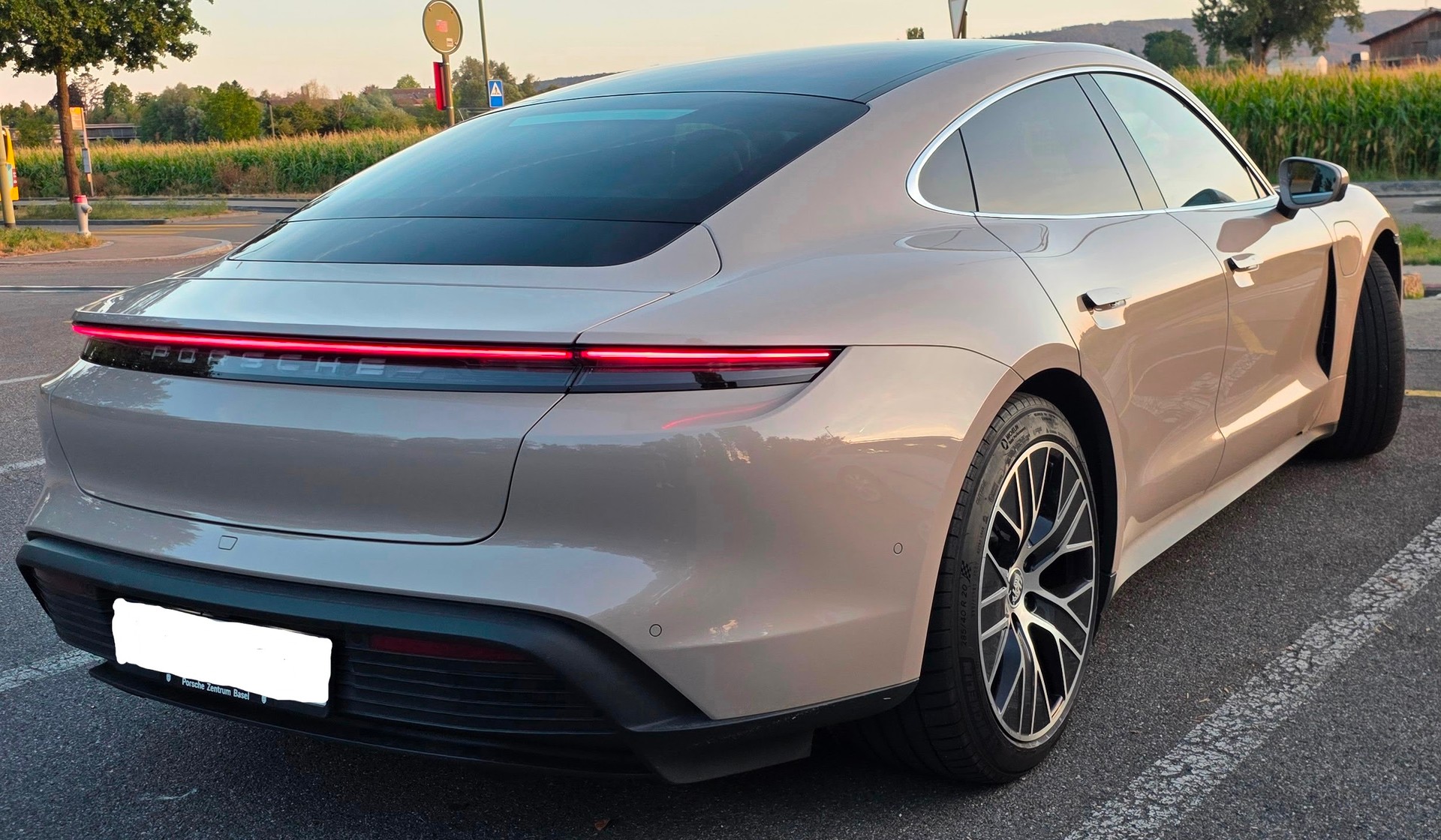 PORSCHE Taycan 4S Performancebatterie Plus (93,4 kWh)-image-2