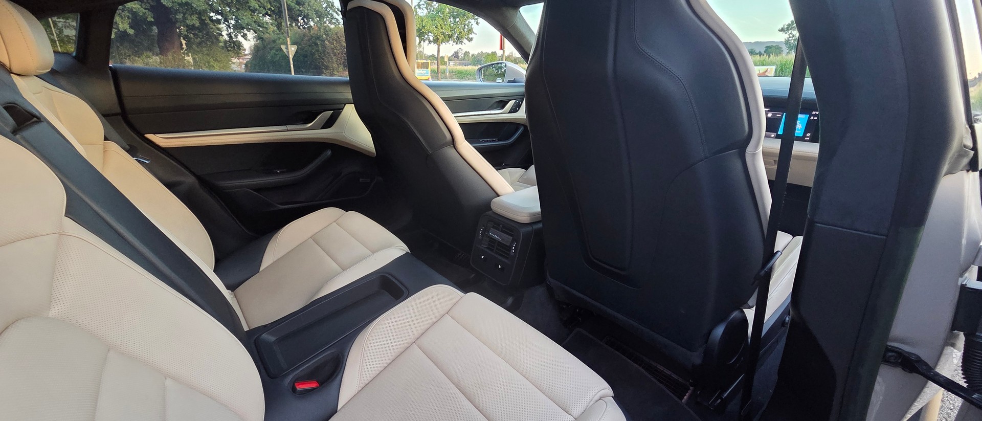 PORSCHE Taycan 4S Performancebatterie Plus (93,4 kWh)-image-12