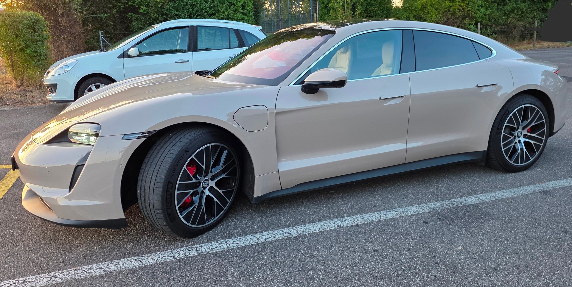PORSCHE Taycan 4S Performancebatterie Plus (93,4 kWh)-image-5