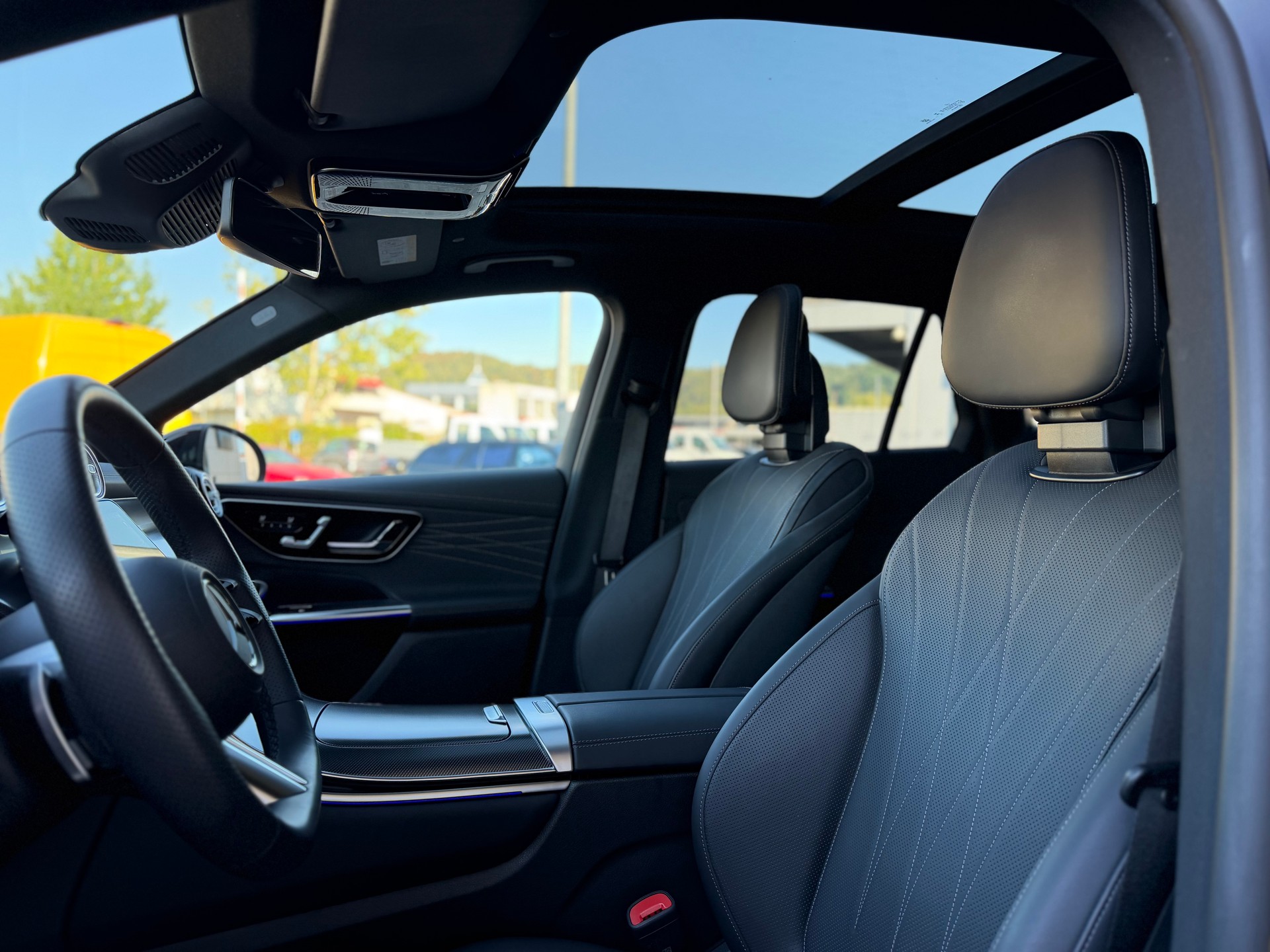 MERCEDES-BENZ GLC 300 AMG Line 4Matic 9G-Tronic-showroom-element-3
