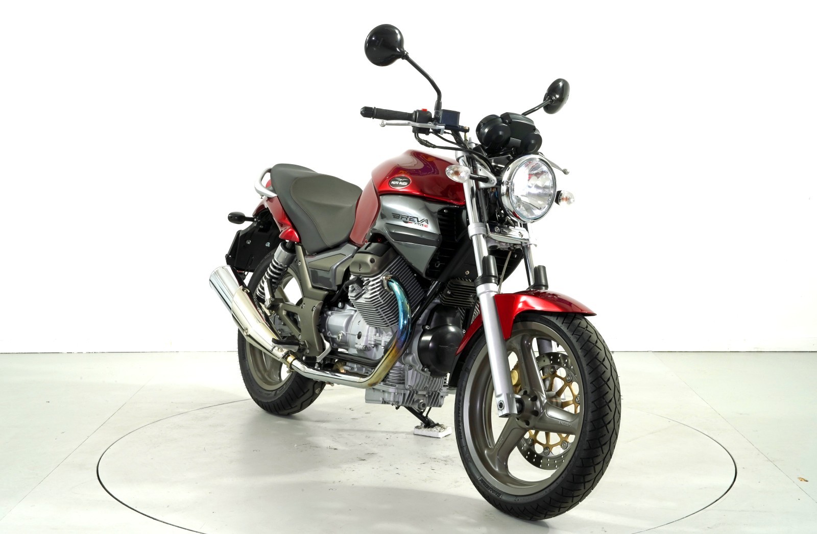 MOTO GUZZI Breva 750-showroom-element-1