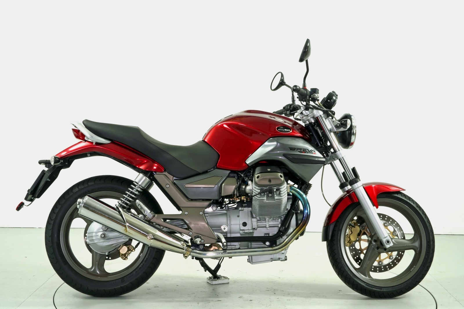 MOTO GUZZI Breva 750-showroom-element-3