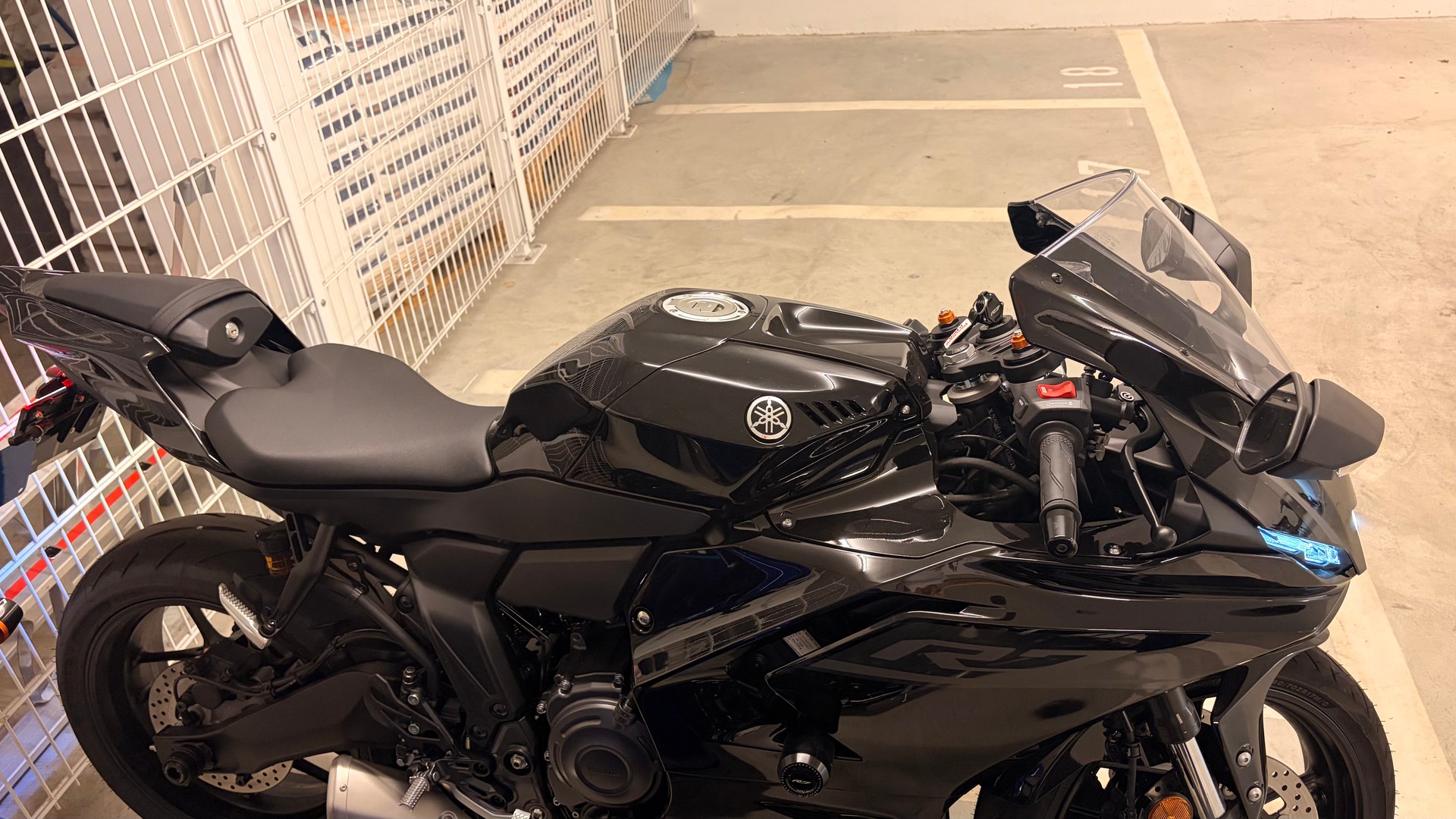 YAMAHA R7-image-5