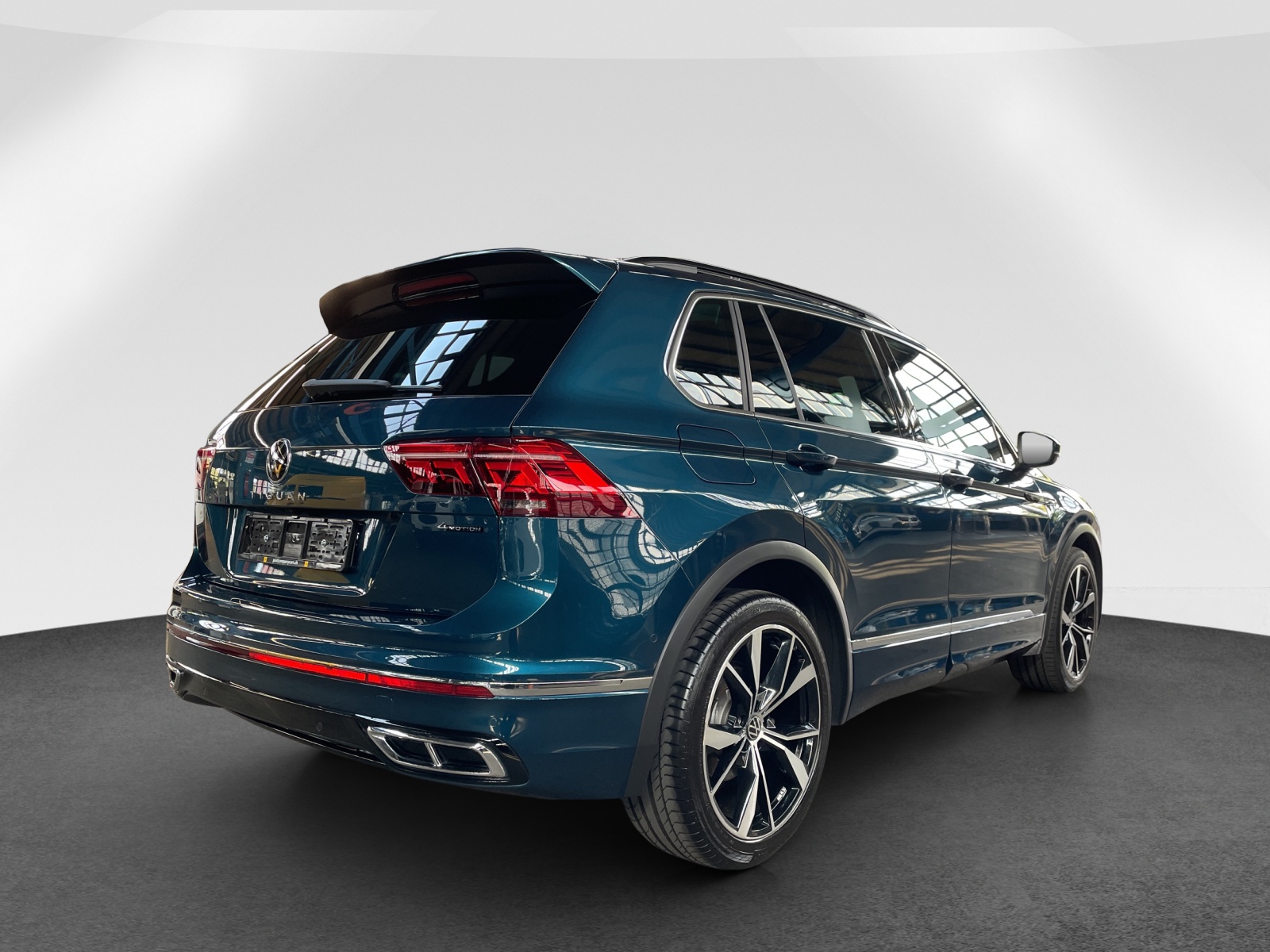 VW Tiguan 2.0 TSI R-Line DSG-image-5