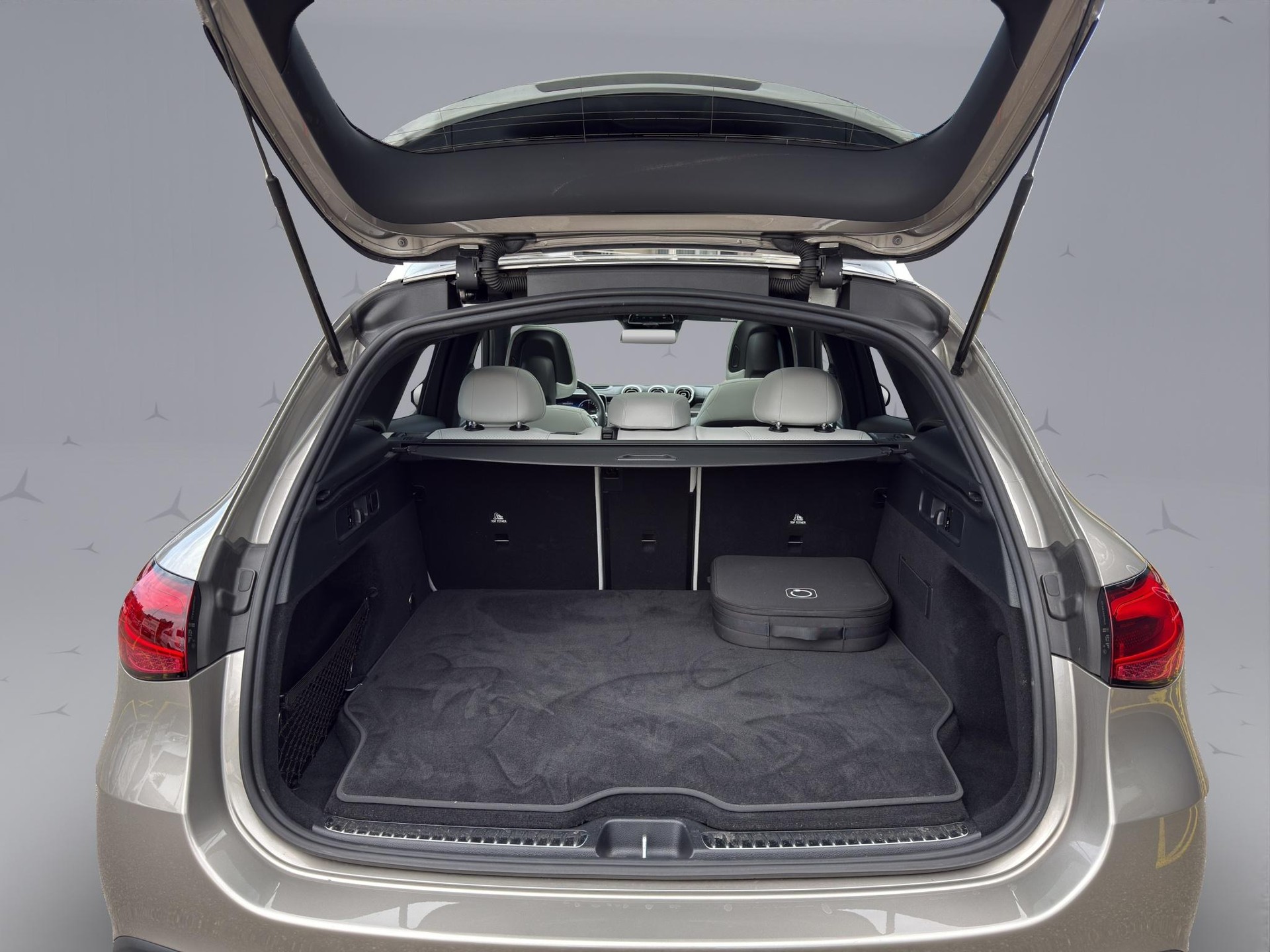 MERCEDES-BENZ GLC 400 e AMG Line 4matic-image-17
