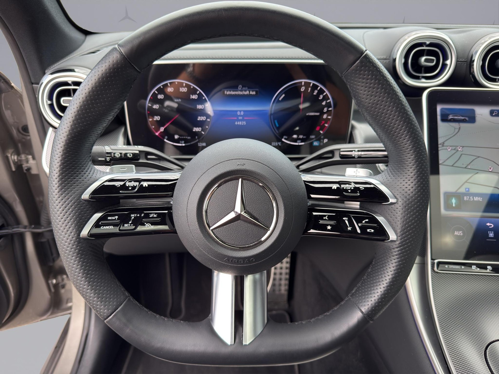 MERCEDES-BENZ GLC 400 e AMG Line 4matic-image-9