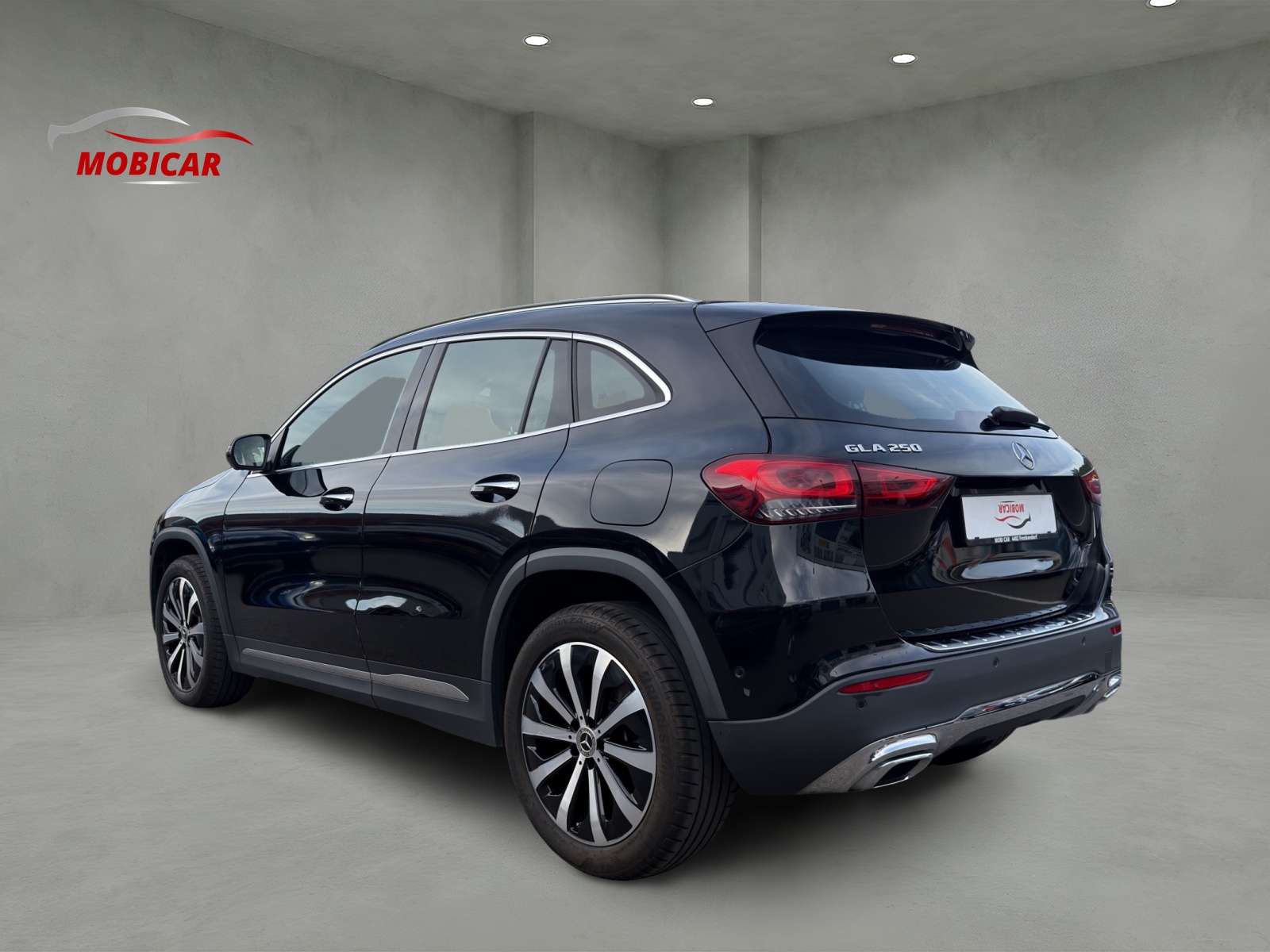 MERCEDES-BENZ GLA 250 4Matic Progressive 8G-DCT-showroom-element-2