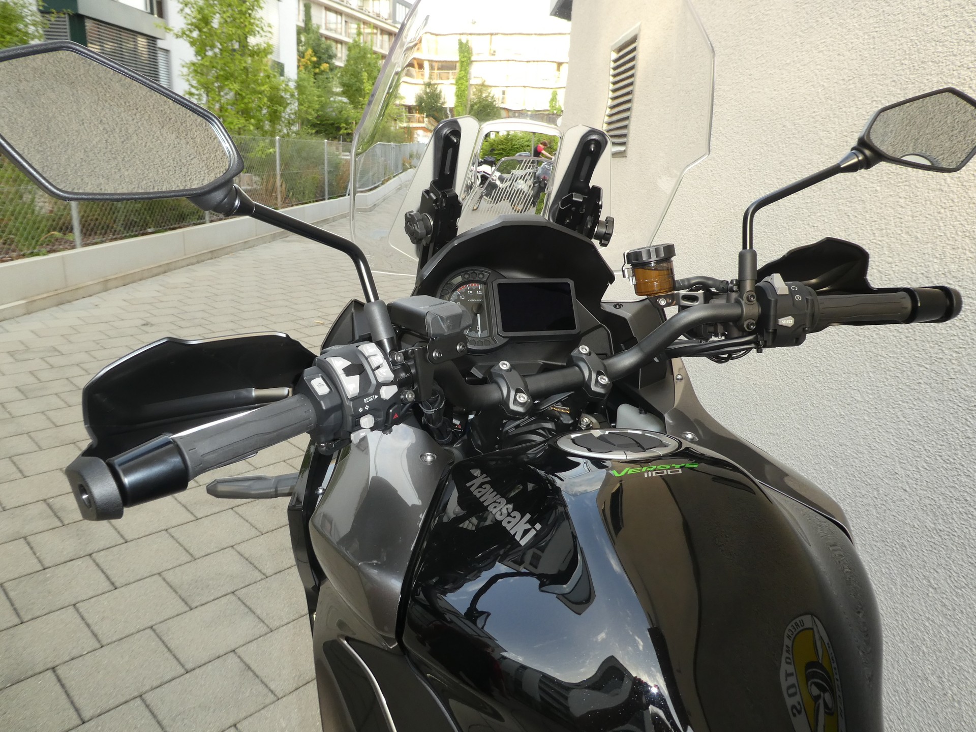 KAWASAKI Versys 1100-image-12