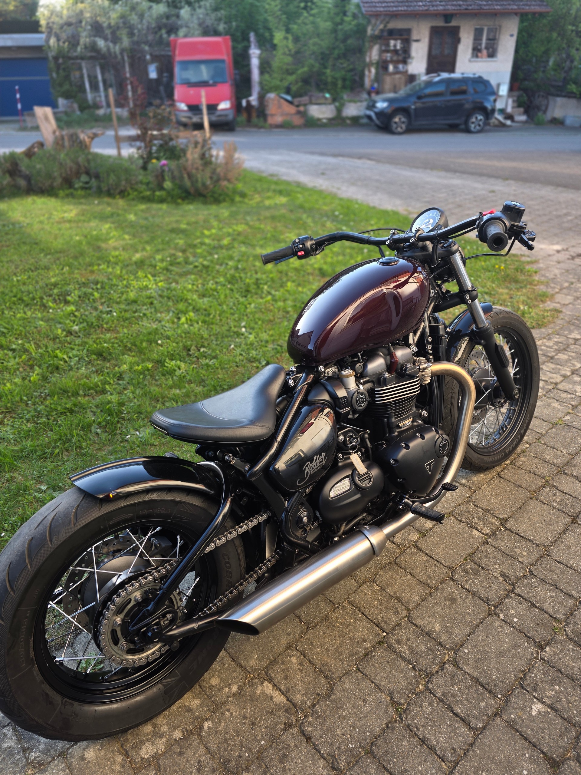 TRIUMPH Bobber-image-1