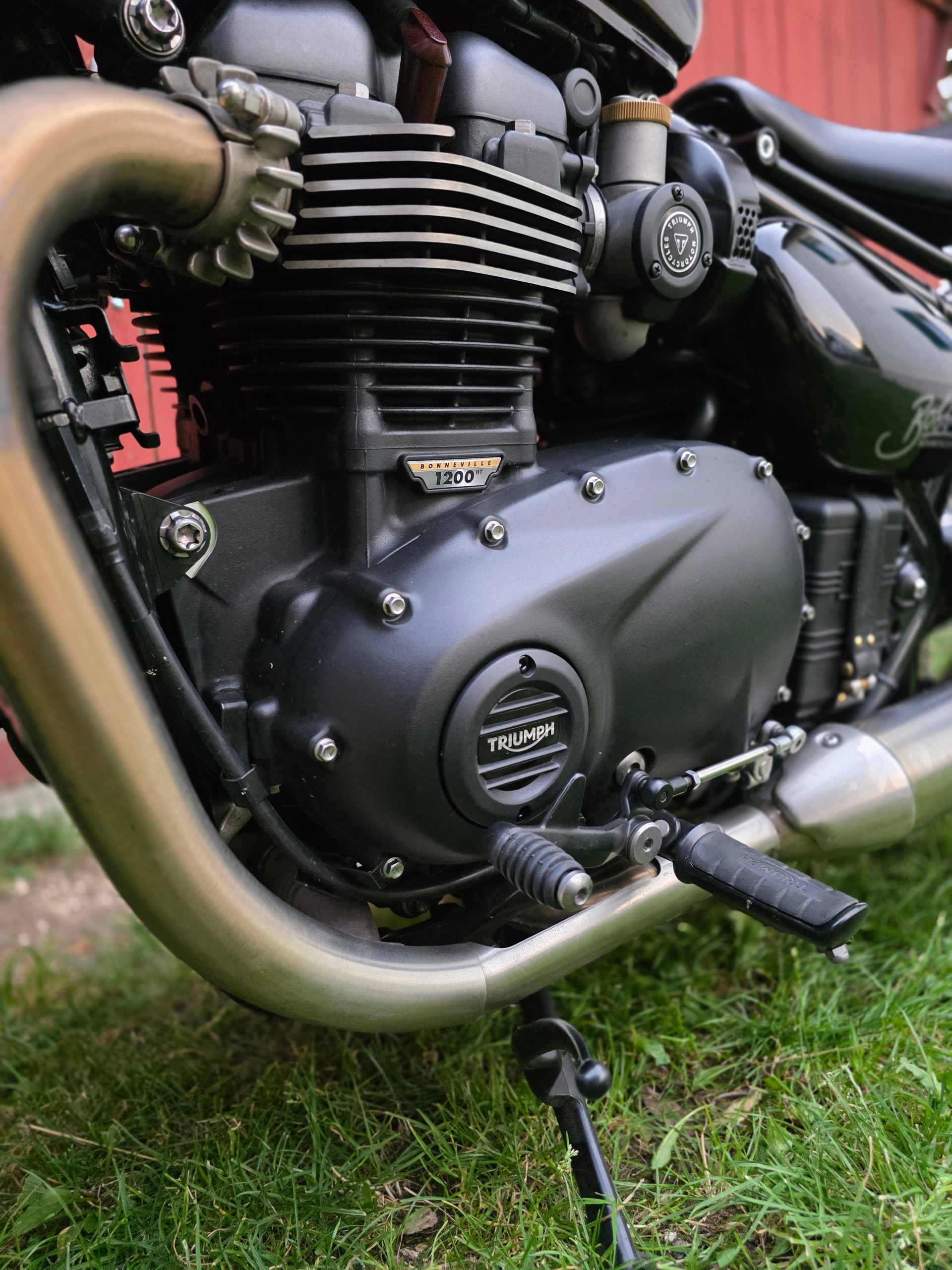 TRIUMPH Bobber-image-3