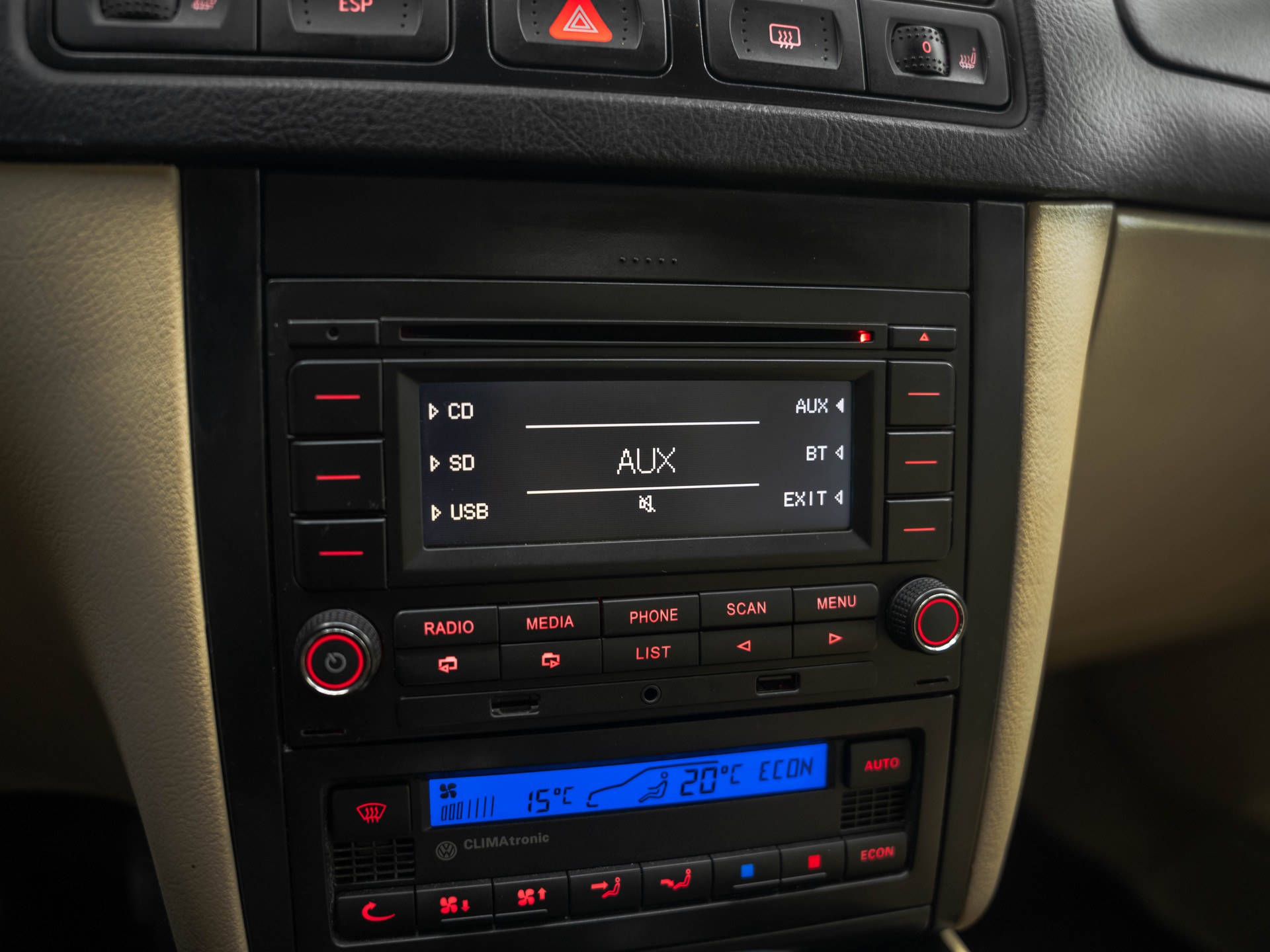 VW Golf 2.3 Highline-image-21