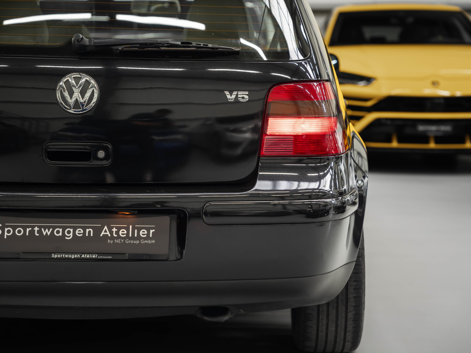 VW Golf 2.3 Highline-image-14