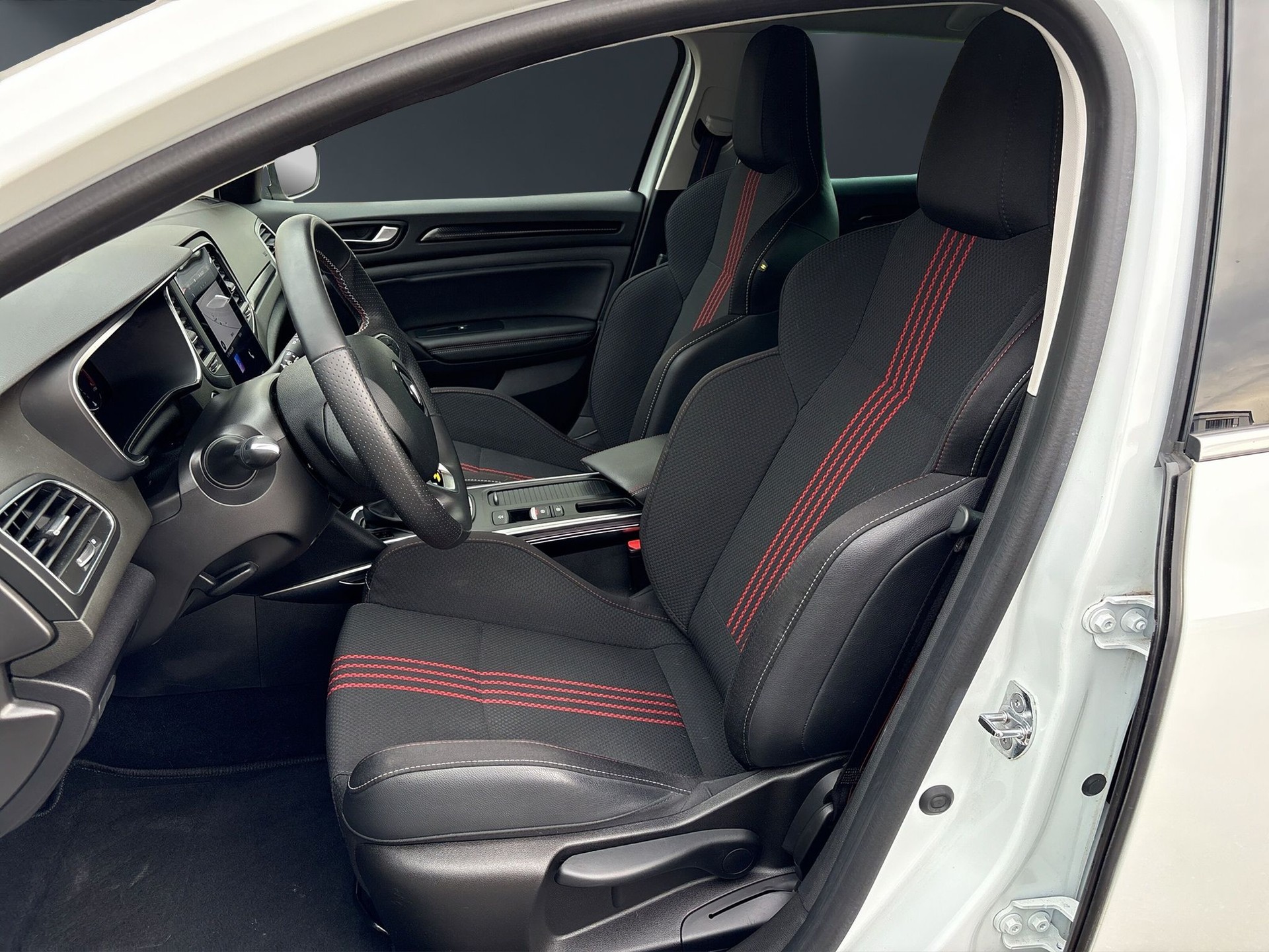 RENAULT Megane Mégane Grandtour 1.3 16V R.S. Line EDC-image-8