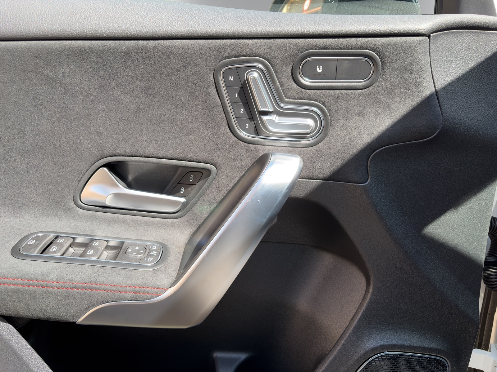 MERCEDES-BENZ A 220 4Matic 8G-DCT-image-11