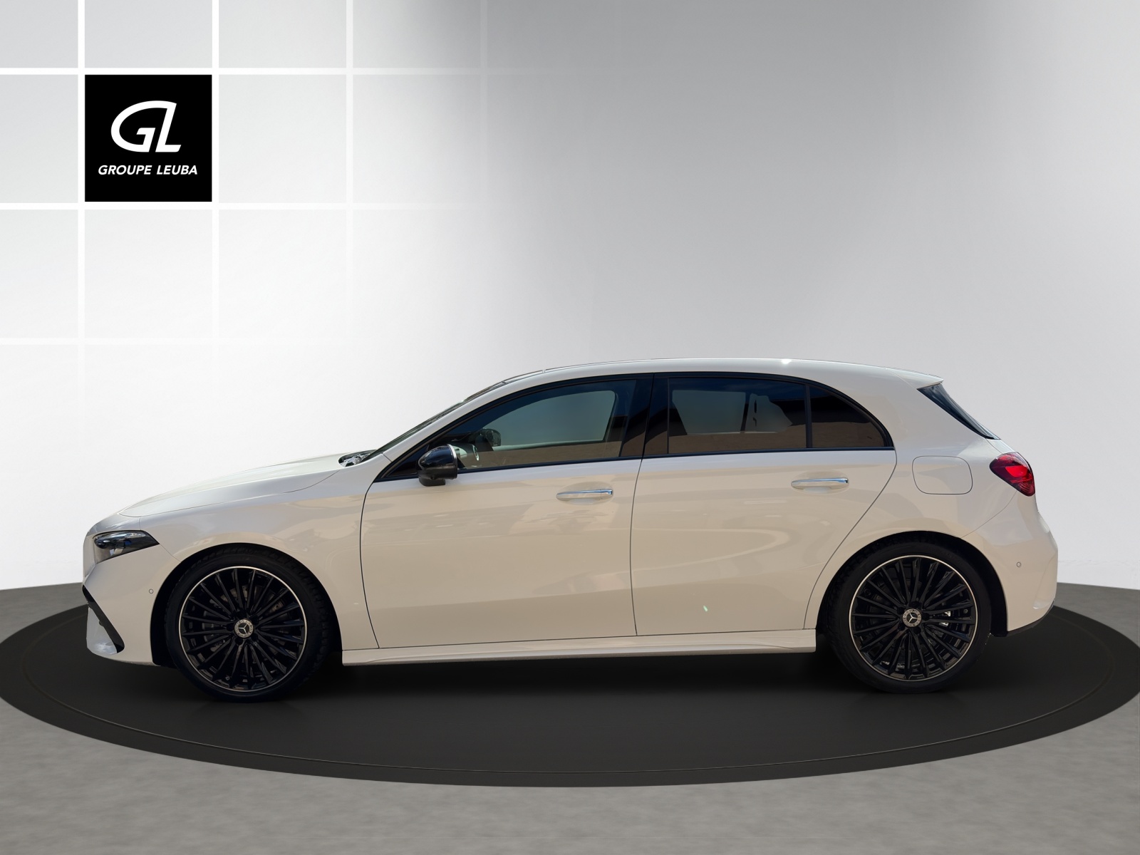 MERCEDES-BENZ A 220 4Matic 8G-DCT-showroom-element-2