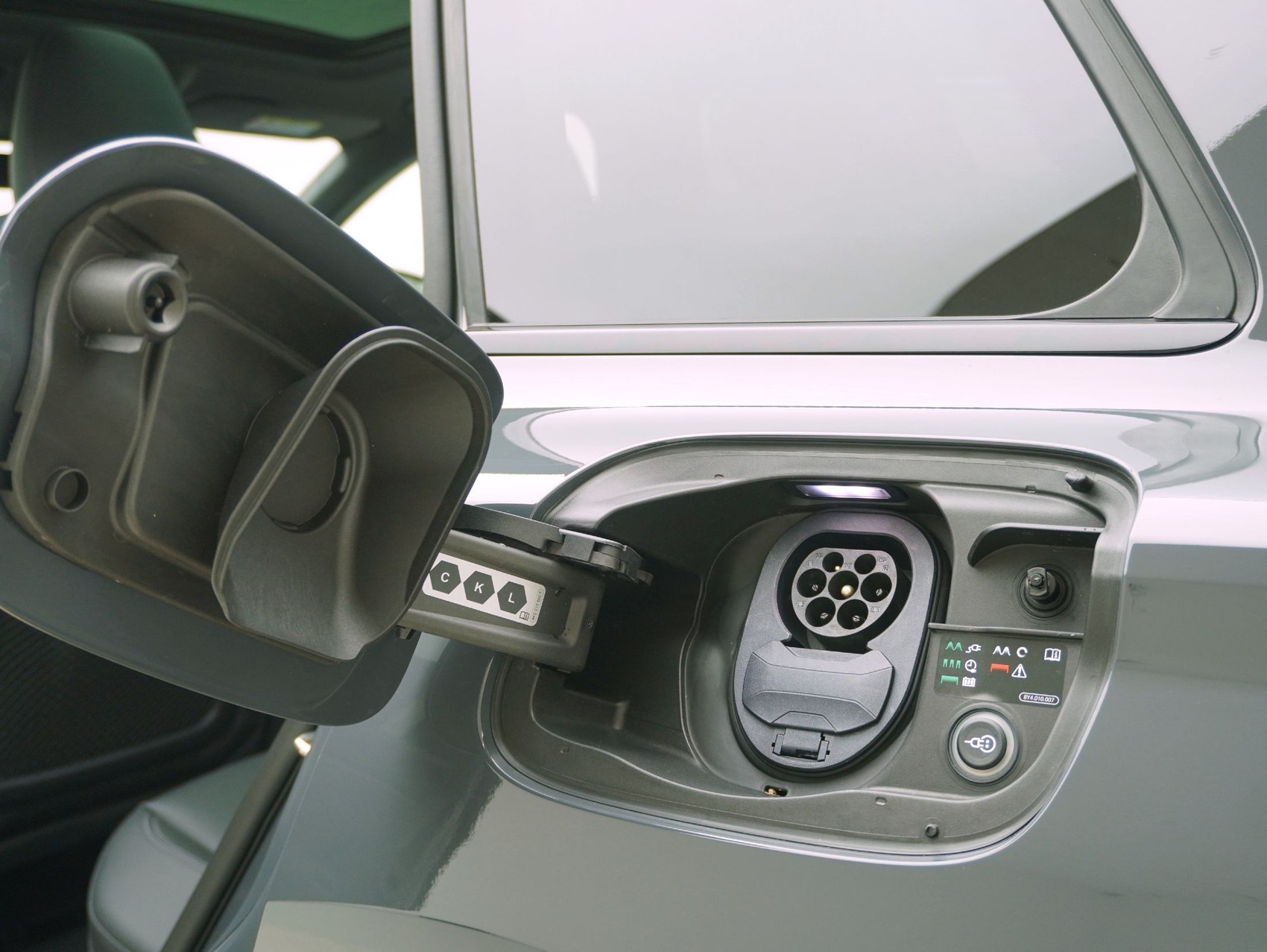 AUDI SQ6 e-tron quattro **Audi Werksgarantie bis 11/2030**-showroom-element-3