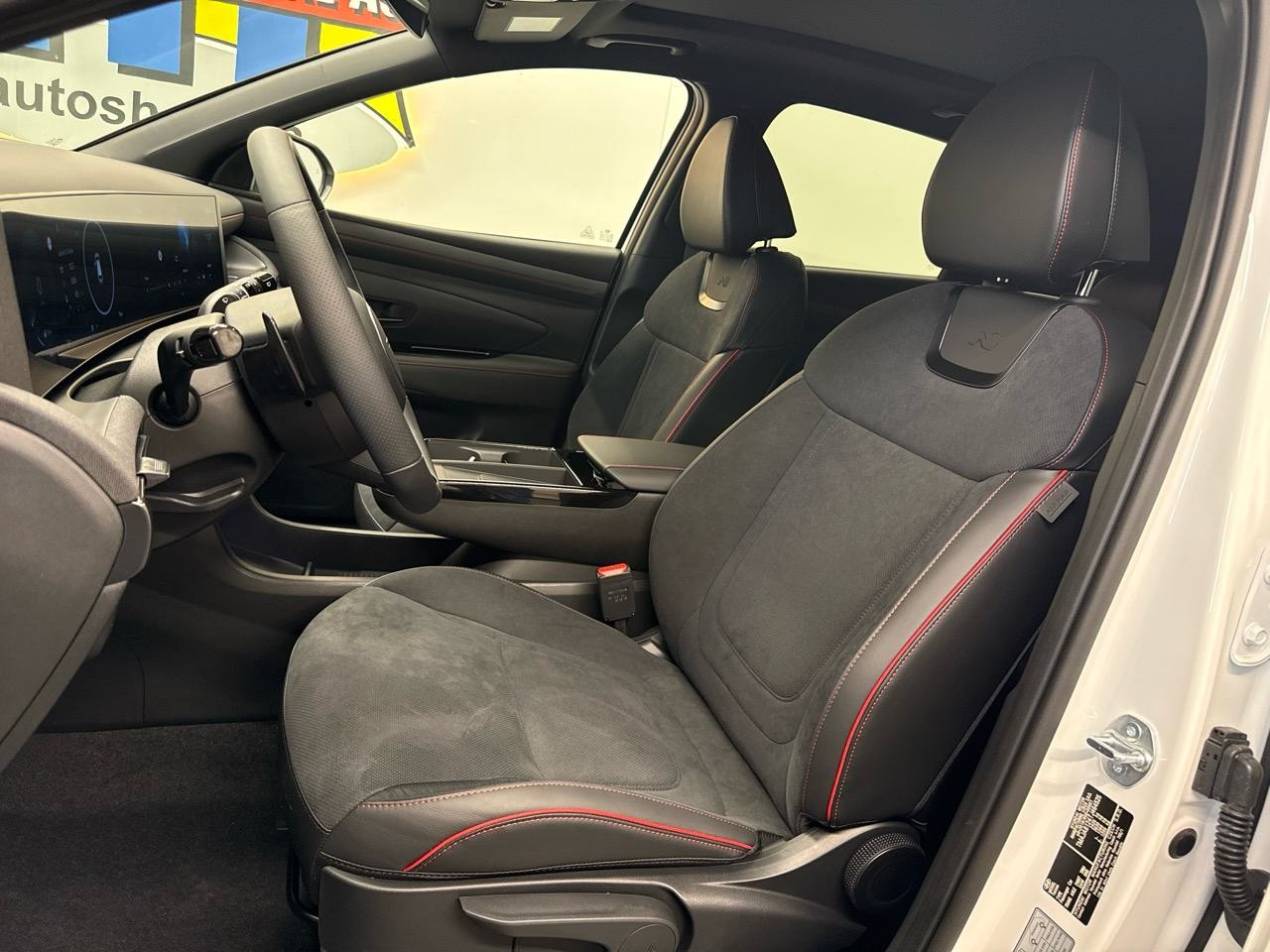 HYUNDAI Tucson 1.6 TGDI PHEV N-Line Black 4WD 288PS-showroom-element-3