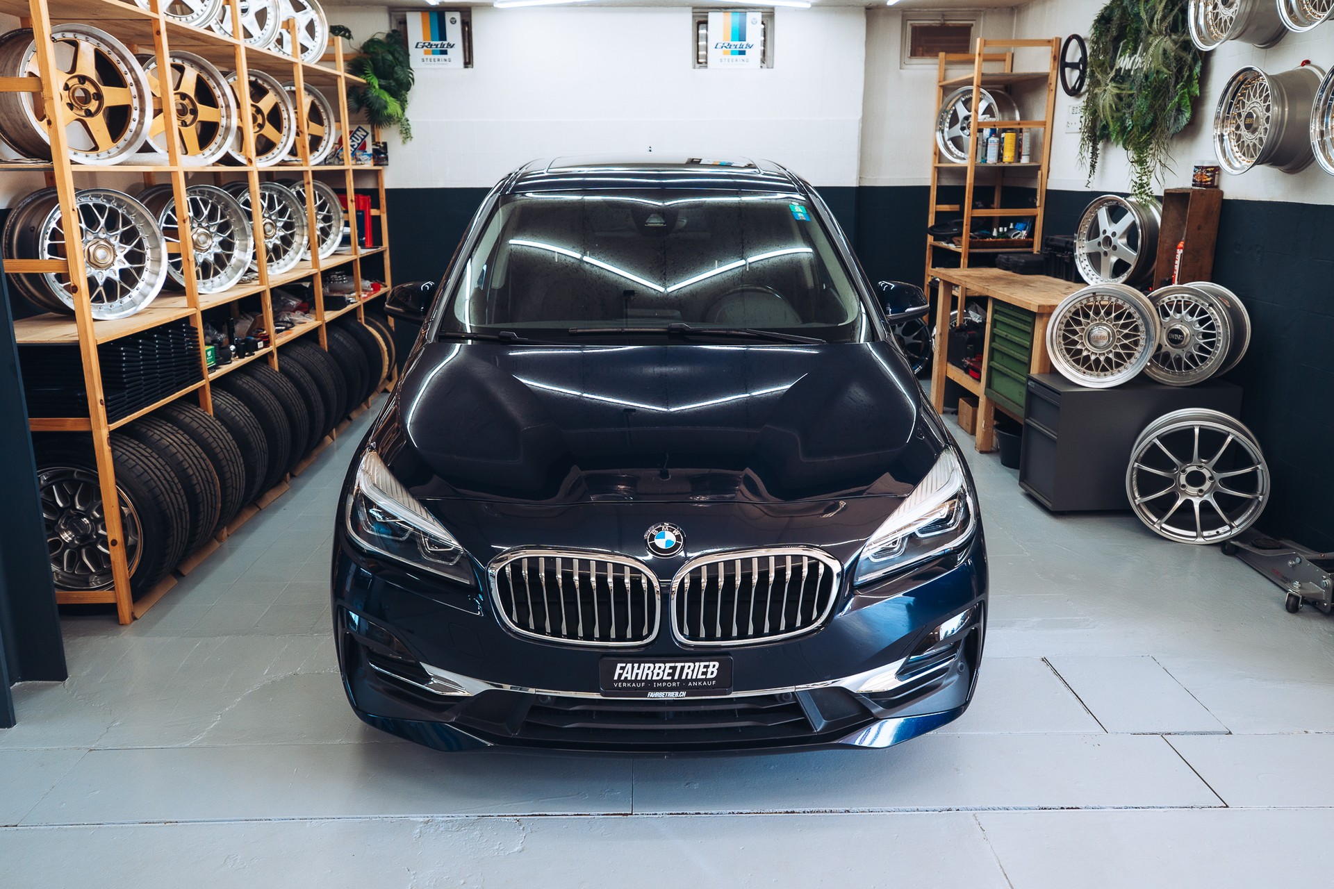 BMW 216i Gran Tourer Luxury Line-image-2