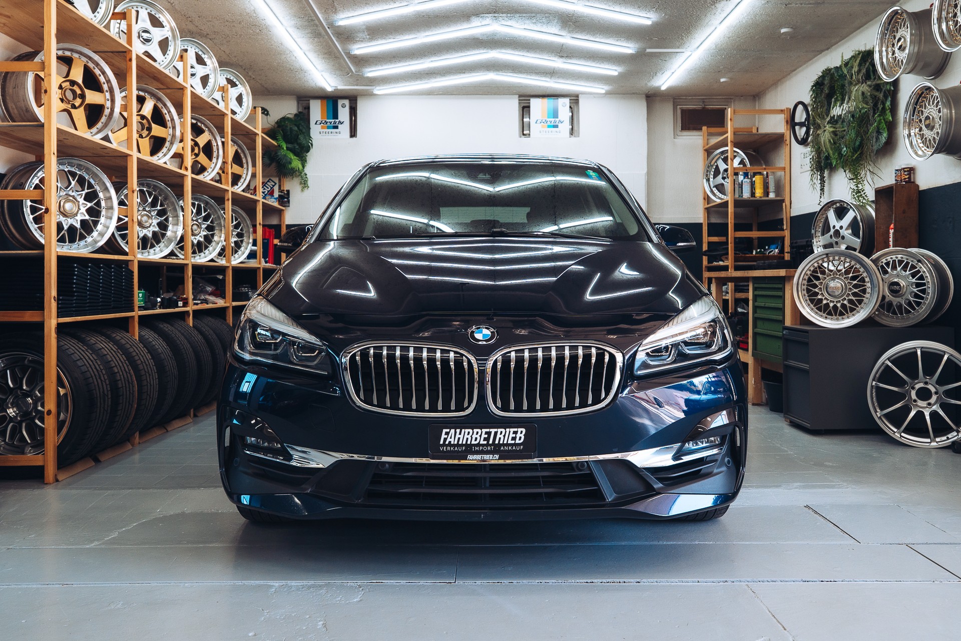 BMW 216i Gran Tourer Luxury Line-image-3