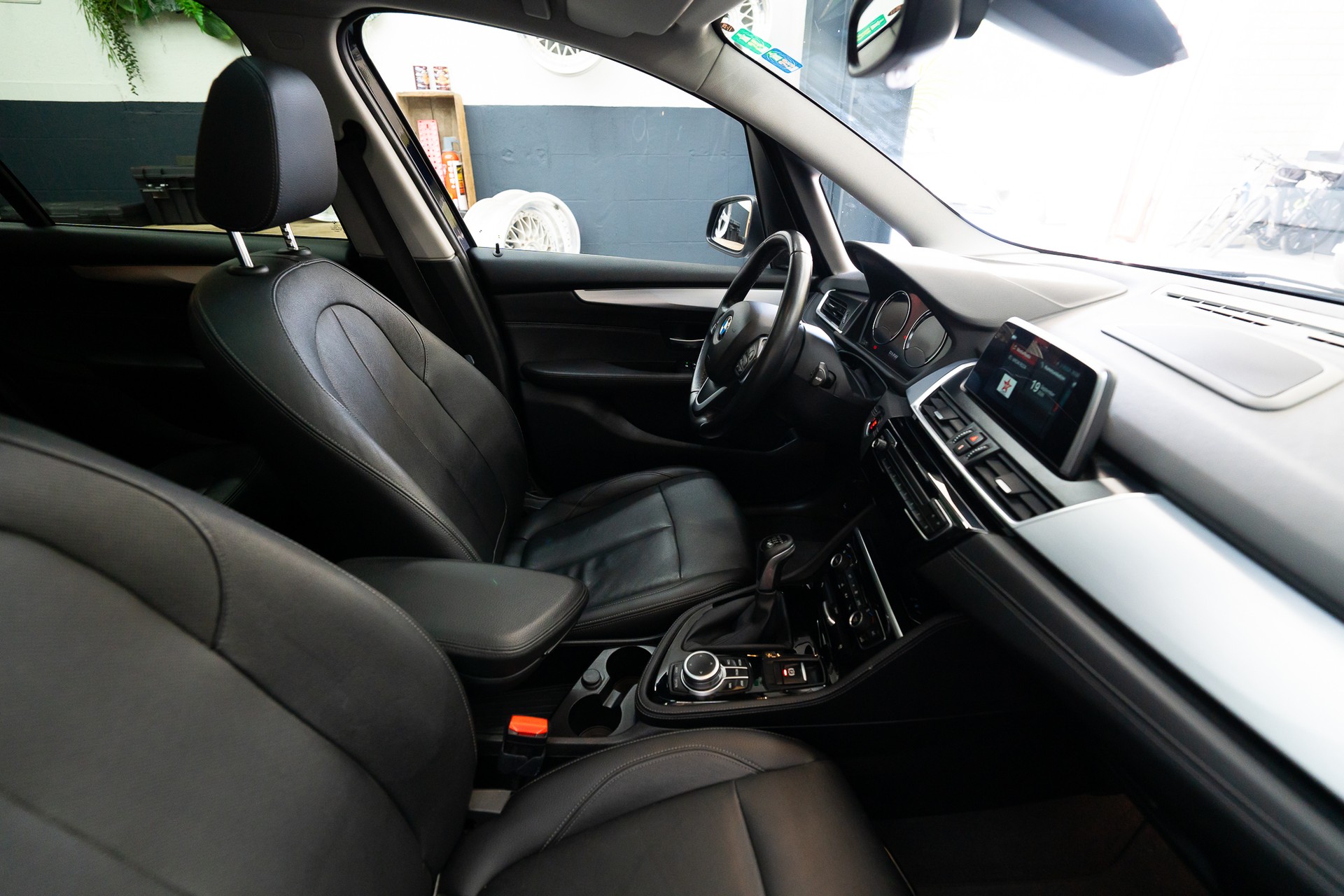 BMW 216i Gran Tourer Luxury Line-image-8