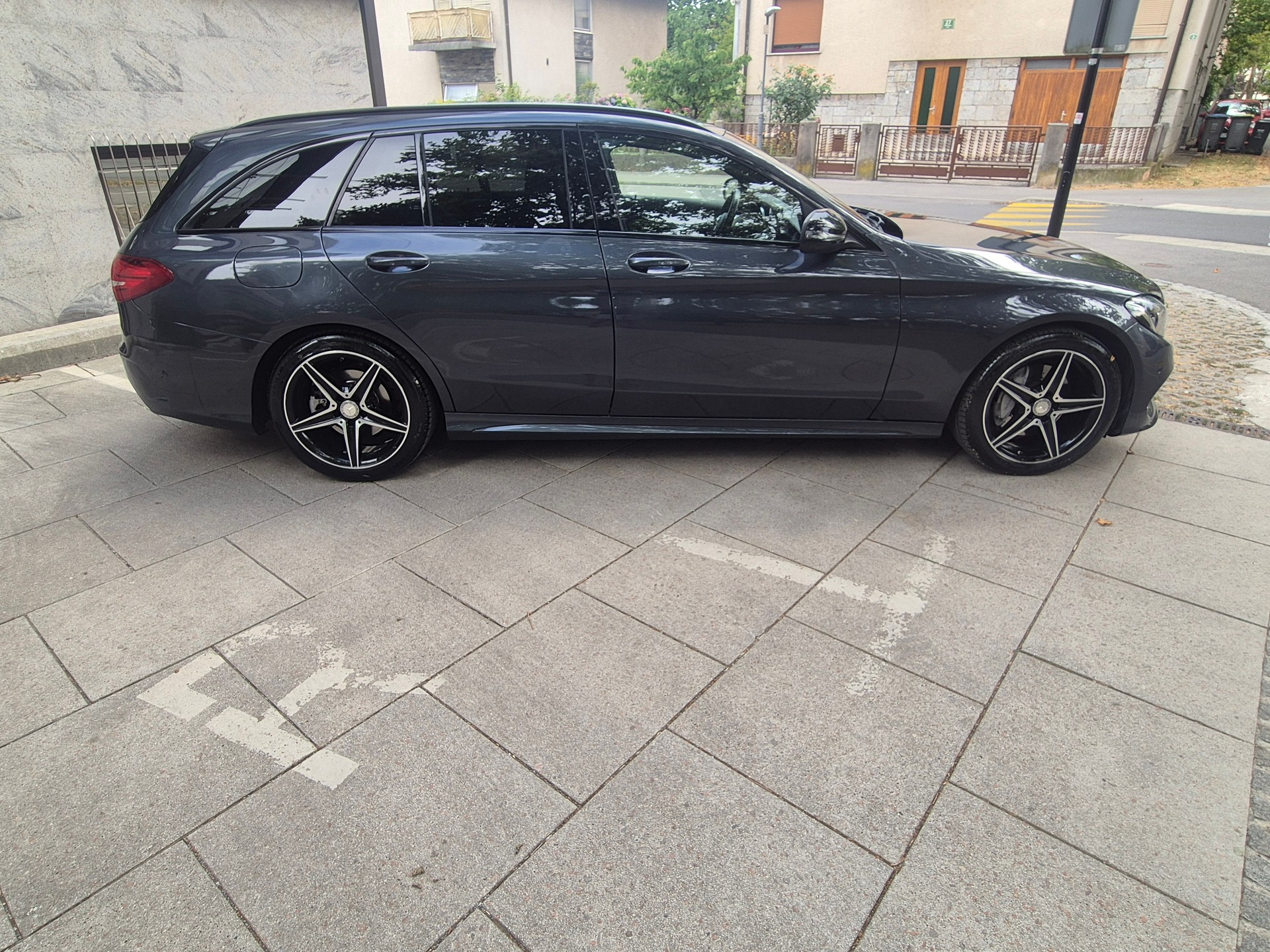 MERCEDES-BENZ C 200 AMG Line-image-2