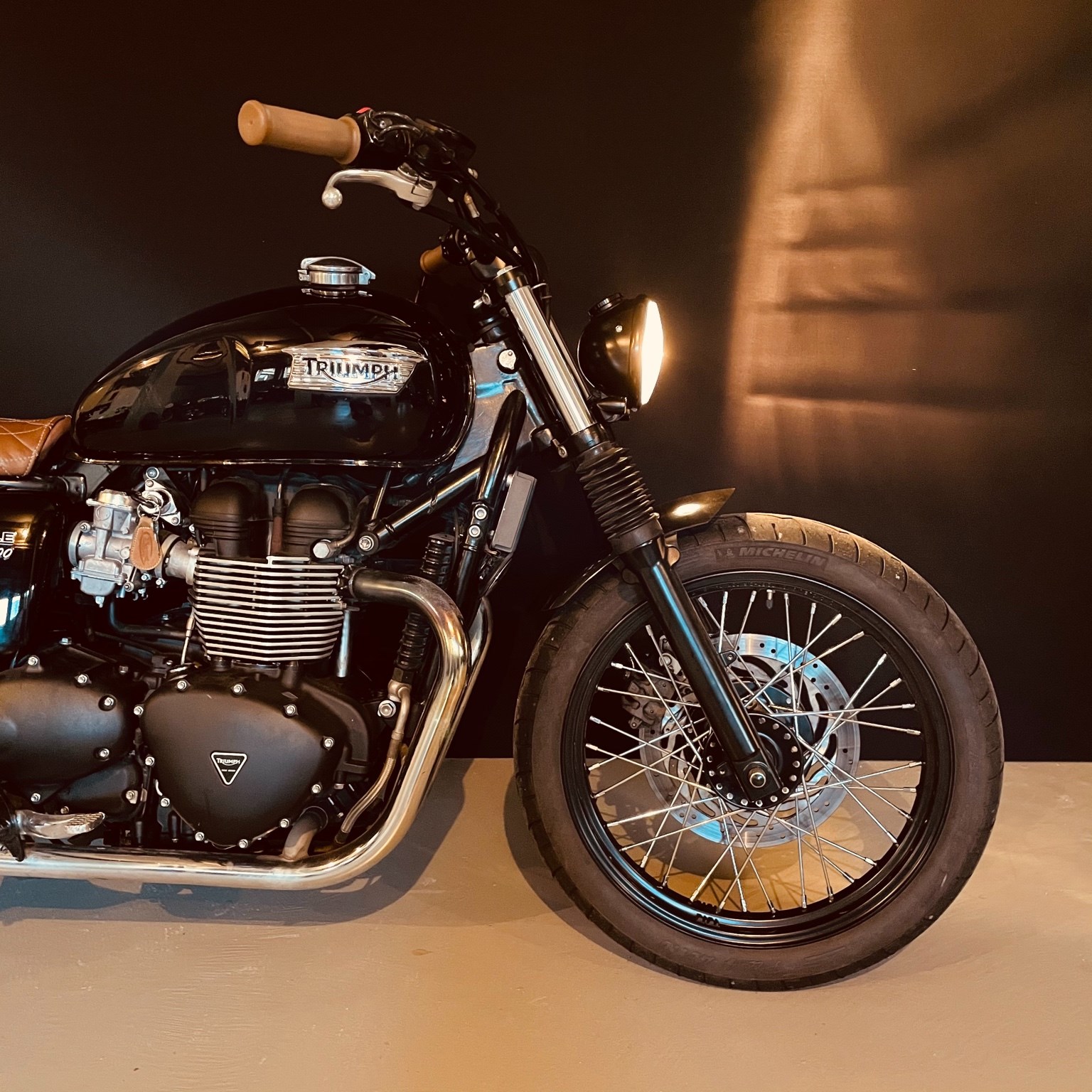 TRIUMPH Bonneville 900 i T 214-image-1