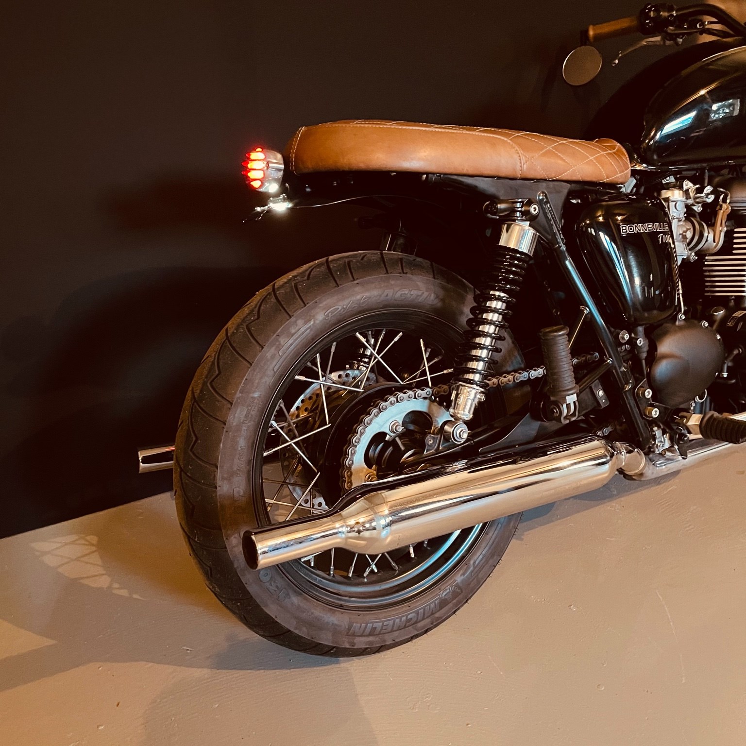 TRIUMPH Bonneville 900 i T 214-image-2