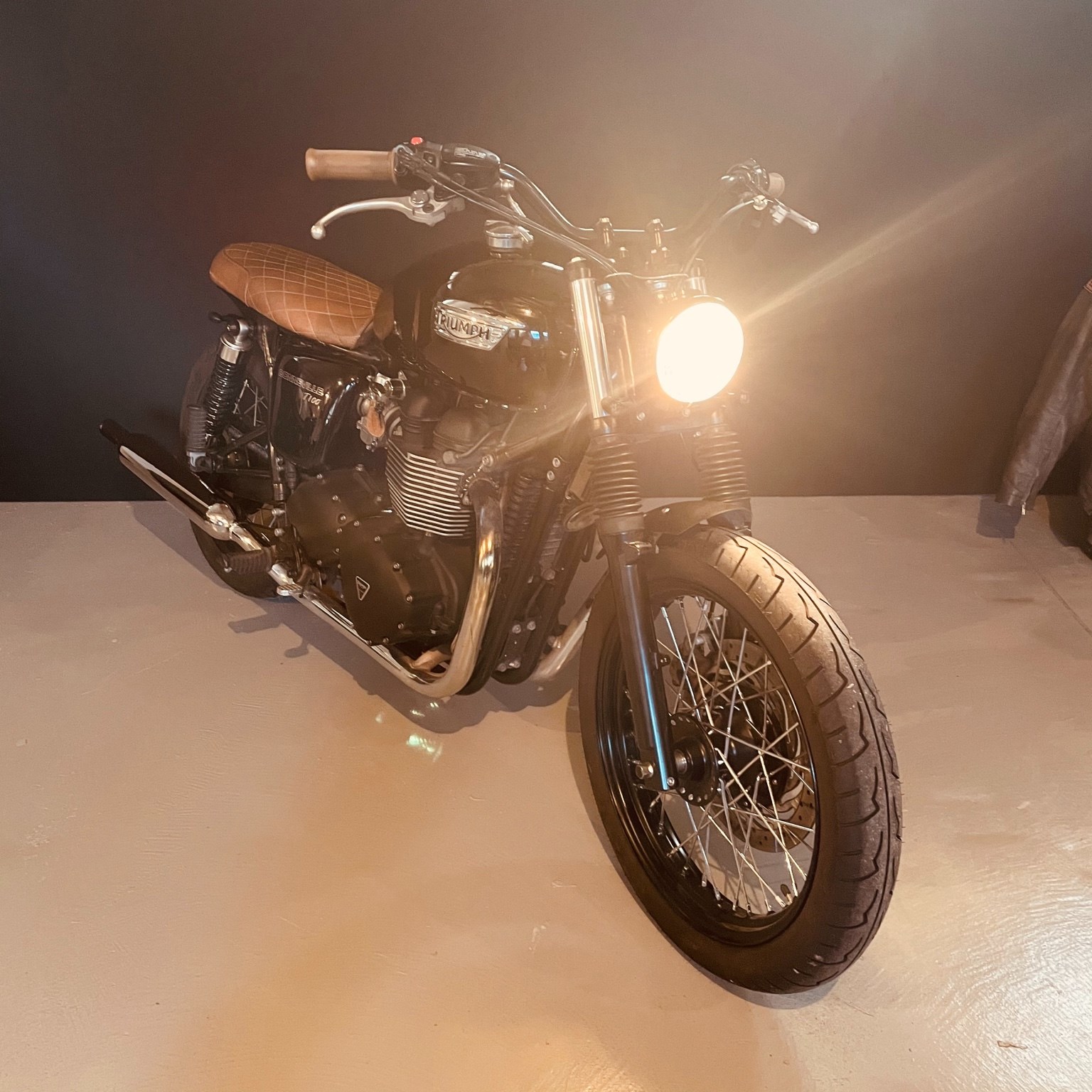 TRIUMPH Bonneville 900 i T 214-image-3