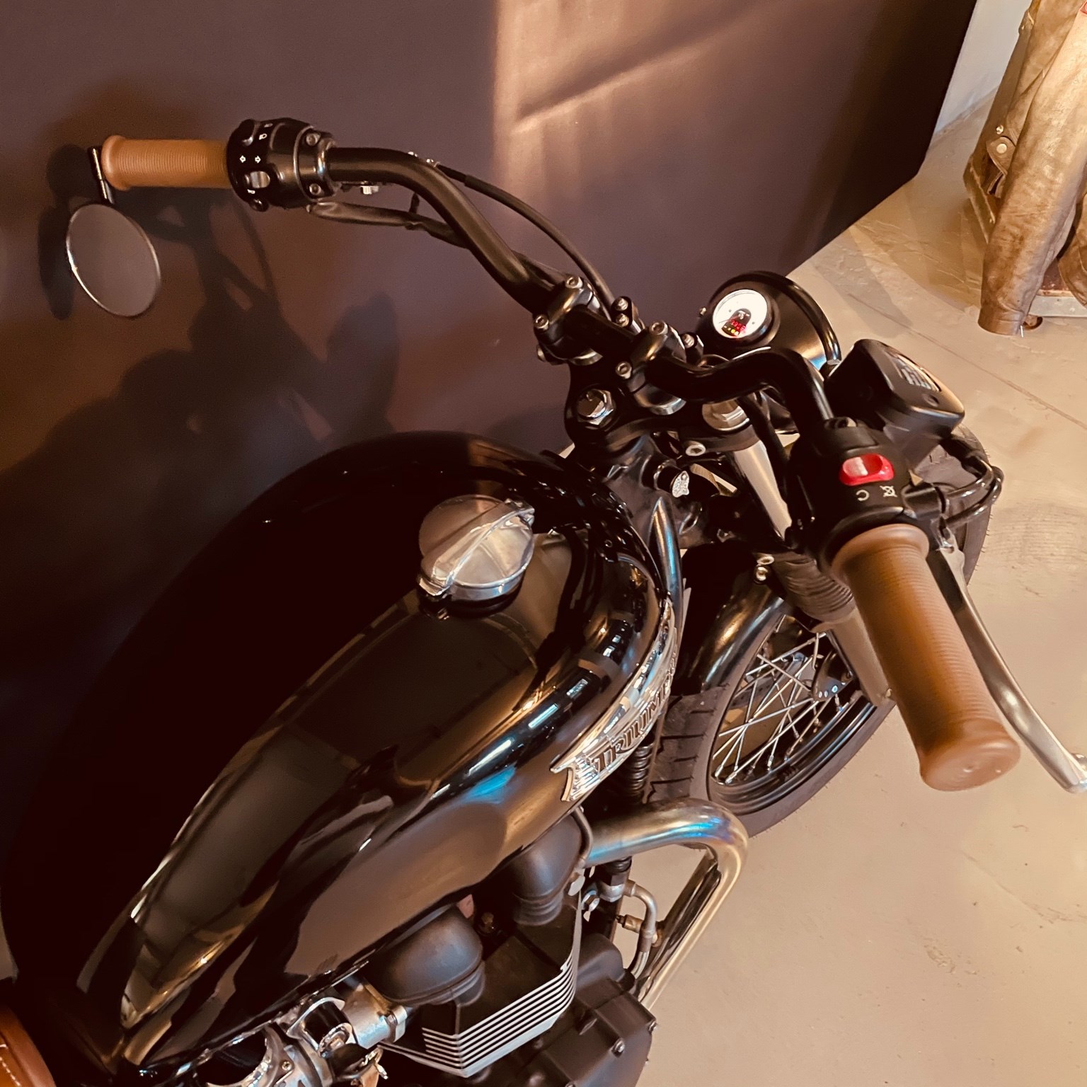 TRIUMPH Bonneville 900 i T 214-image-4