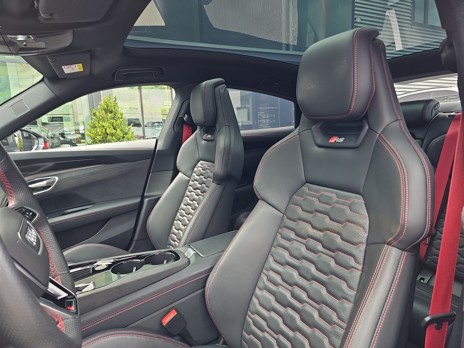 AUDI RS e-tron GT quattro-image-15