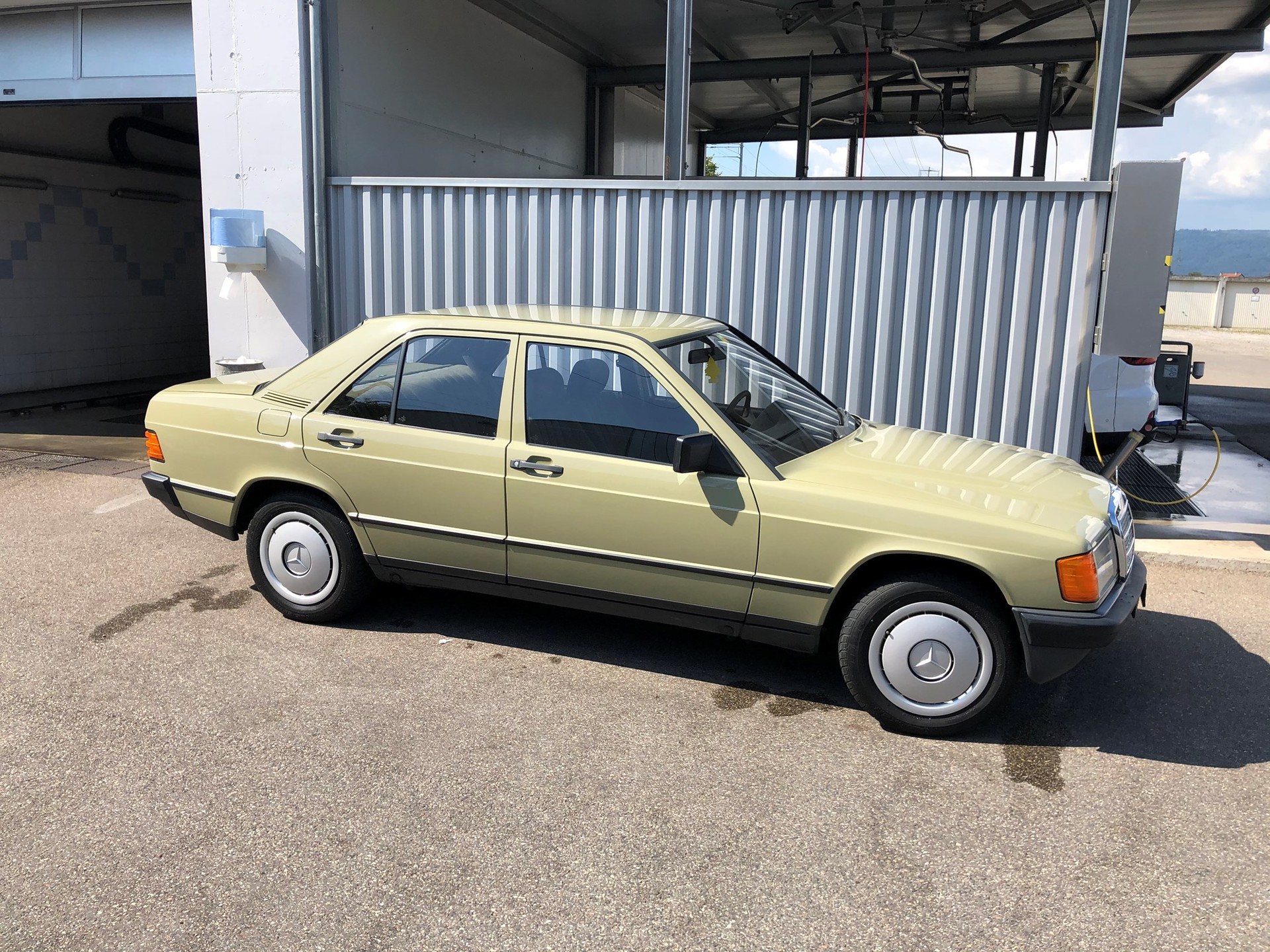MERCEDES-BENZ 190 E 2.0-image-10