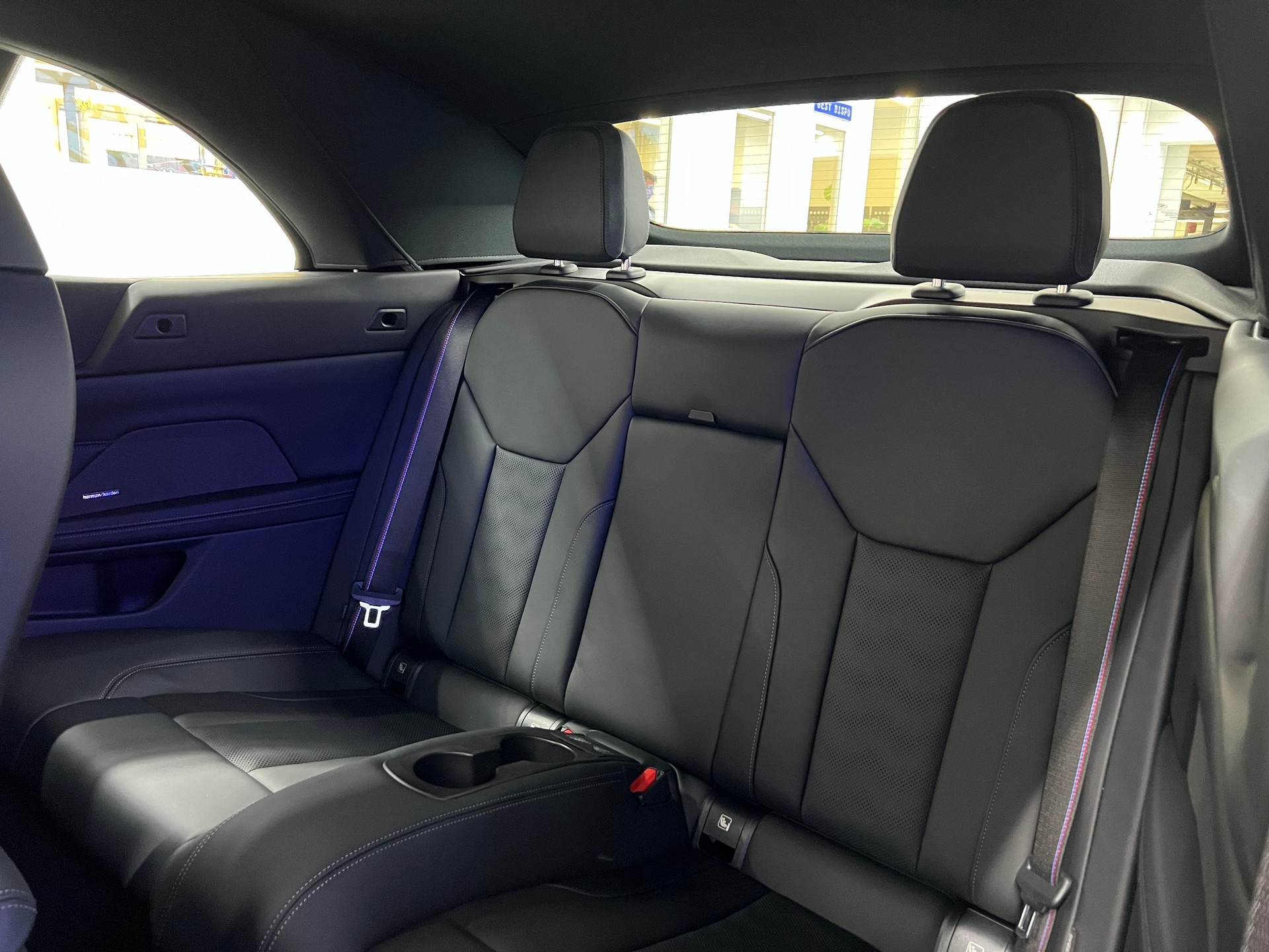 BMW M4 Cabrio Competition M xDrive-image-10