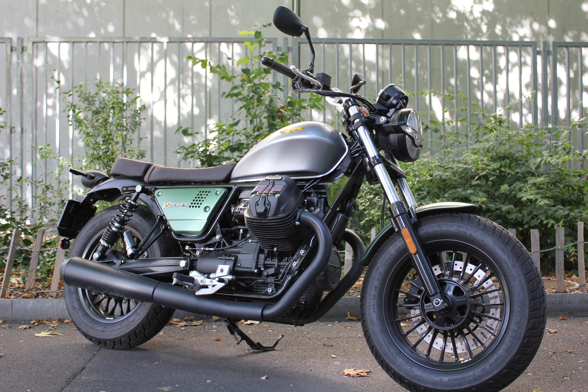 MOTO GUZZI V9 850 Bobber Special Edition-image-1