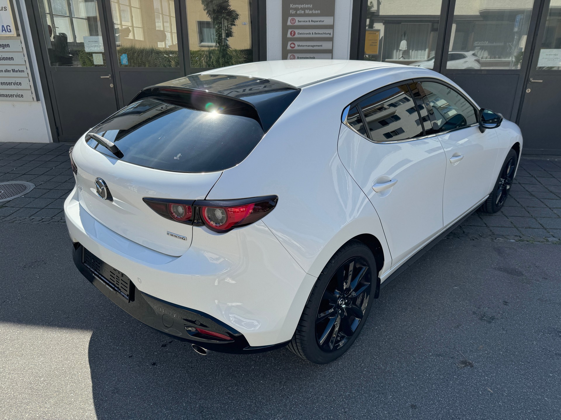 MAZDA 3 Hatchback SKYACTIV-G M Hybrid 122 Homura Automat-image-6