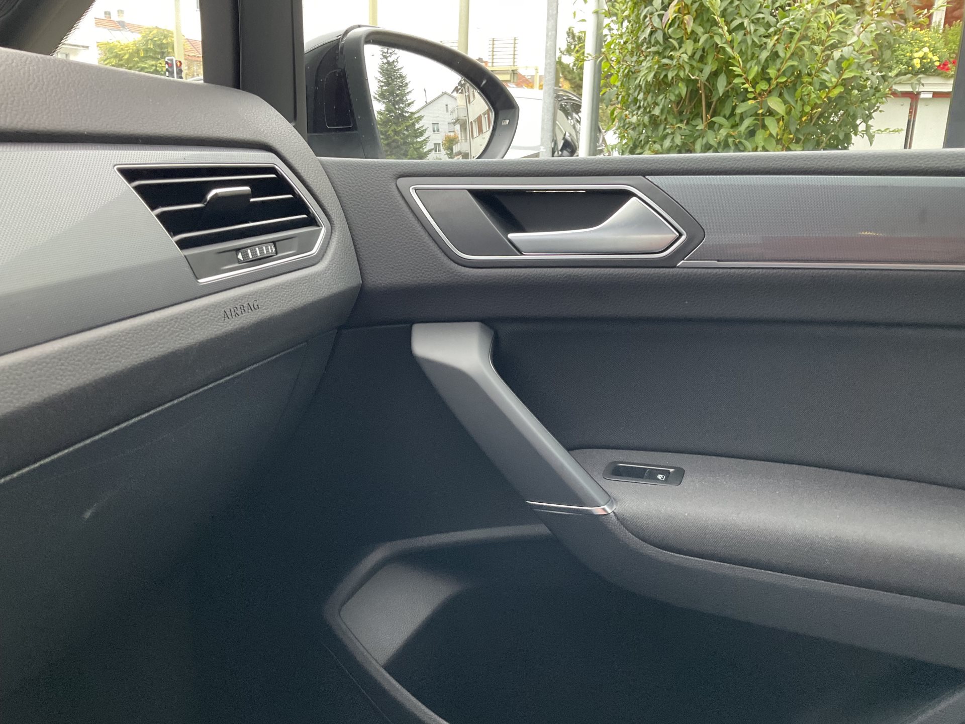 VW Touran 1.5 TSI DSG HIGHLINE R-LINE *** TOP AUSSTATTUNG ***-image-7