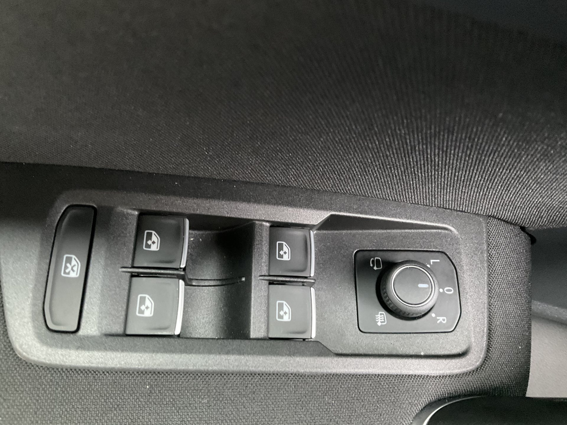 VW Touran 1.5 TSI DSG HIGHLINE R-LINE *** TOP AUSSTATTUNG ***-image-25