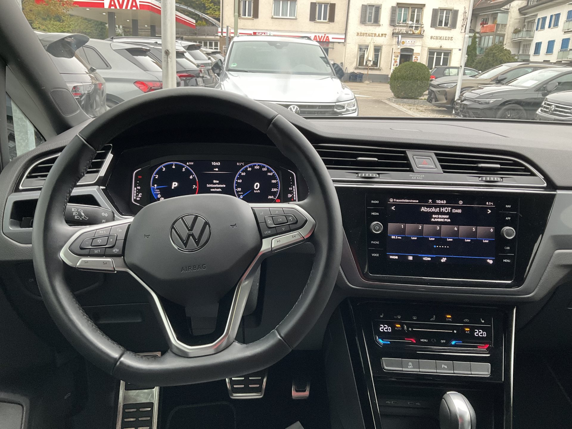 VW Touran 1.5 TSI DSG HIGHLINE R-LINE *** TOP AUSSTATTUNG ***-image-8